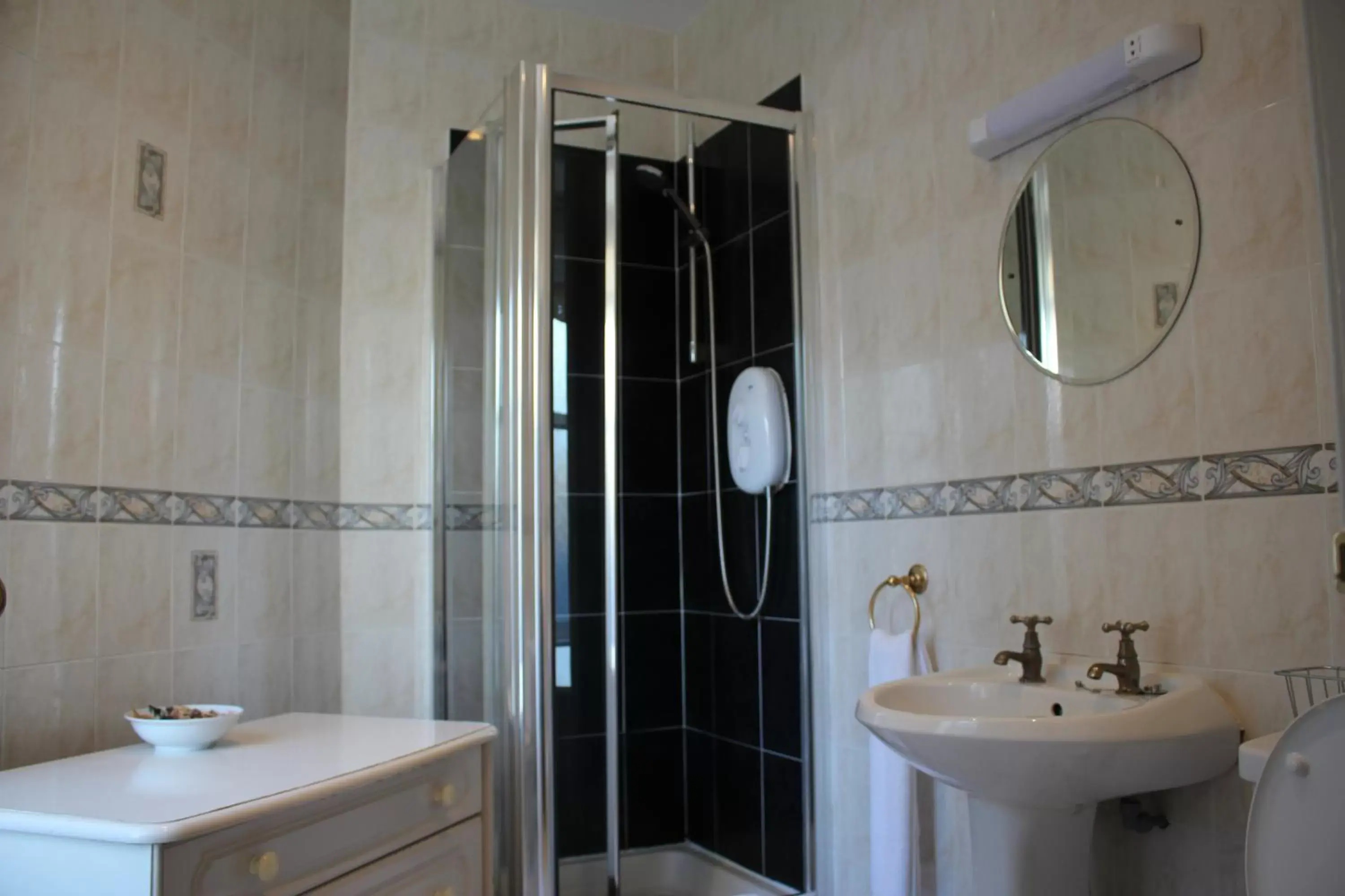 Bathroom in Ardmillan Hotel