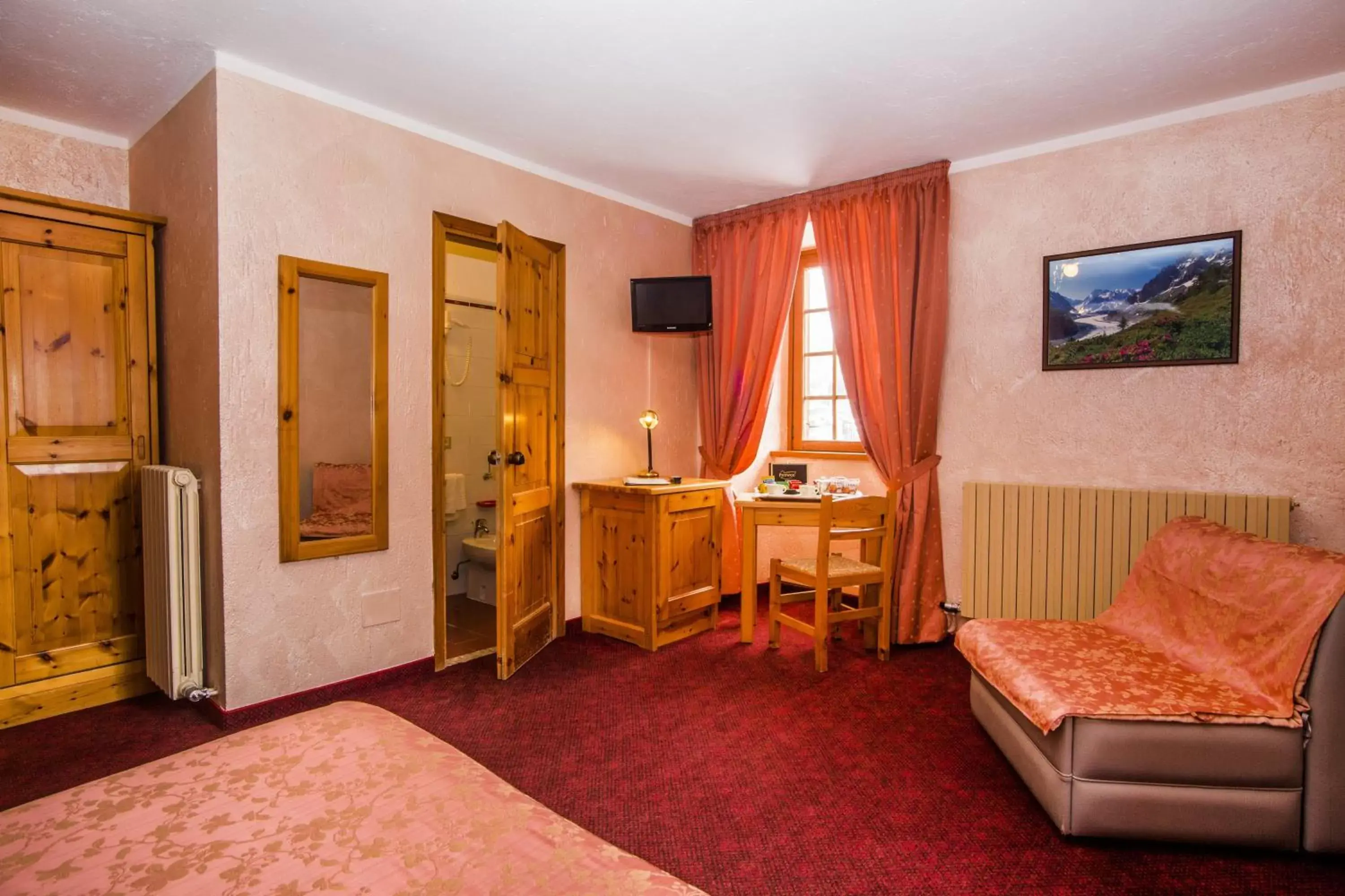Bedroom, Seating Area in Hotel Des Glaciers