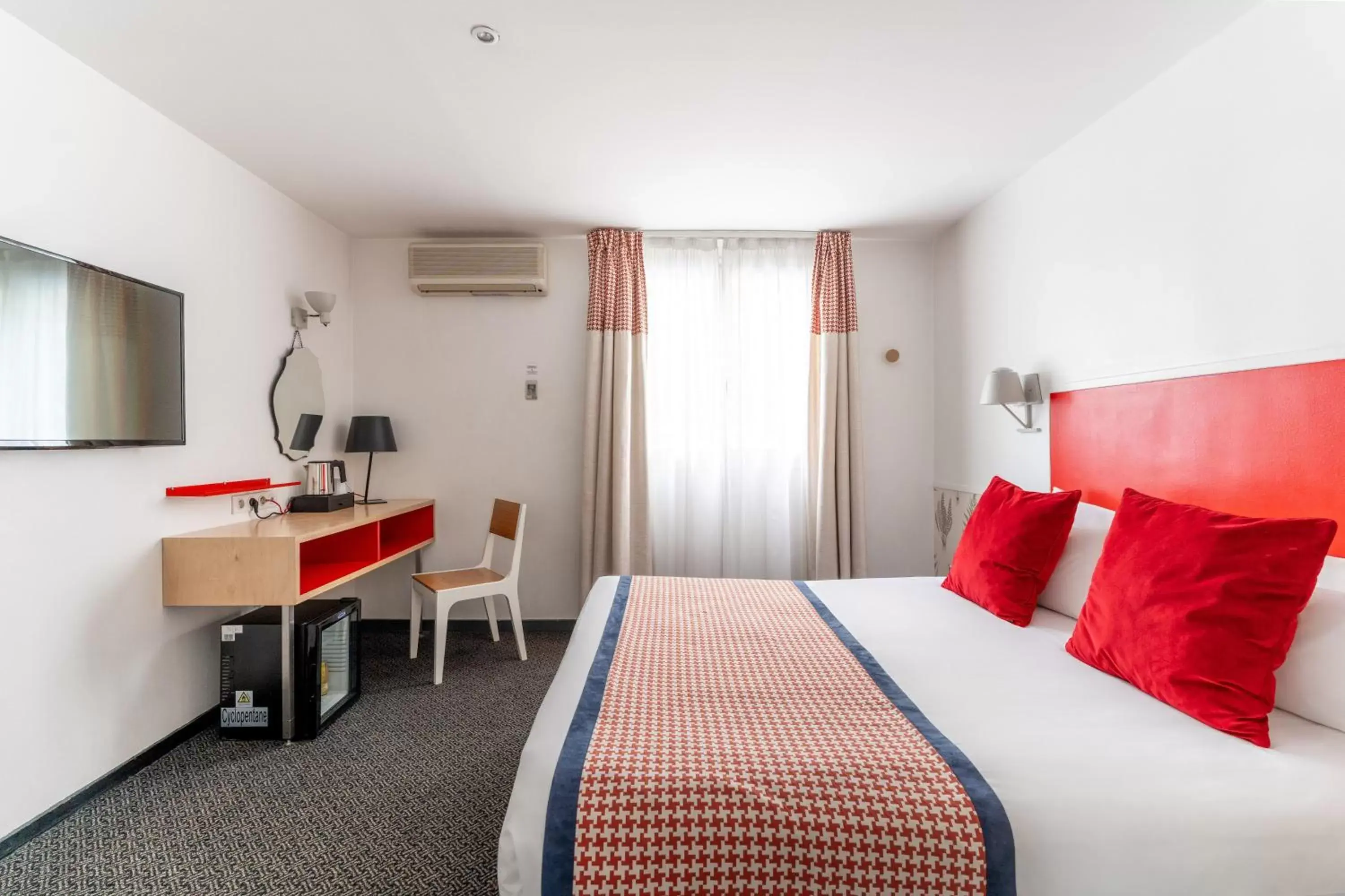 Bedroom, Bed in Hotel George - Astotel