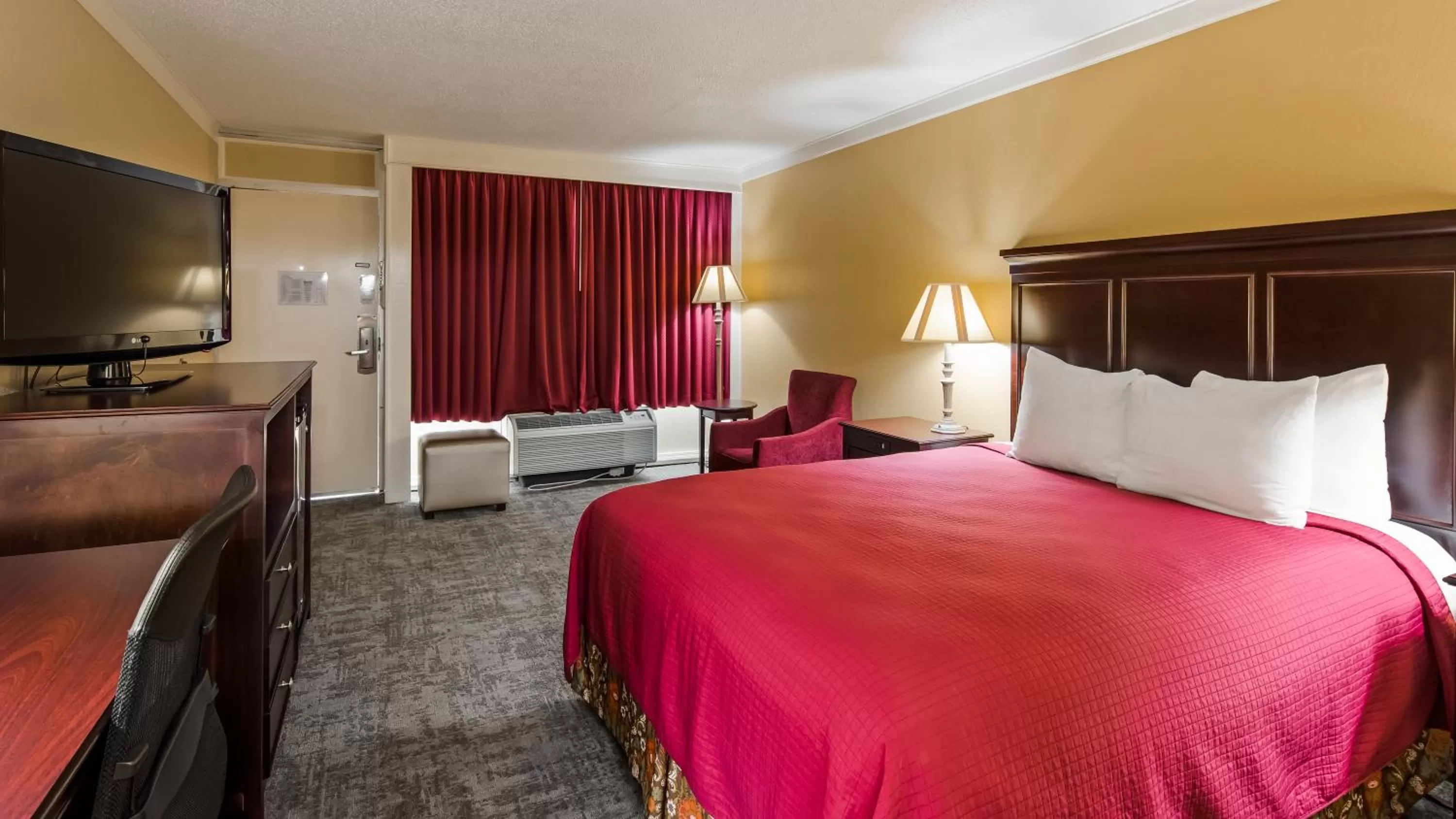 Bed in Osage Creek Lodge