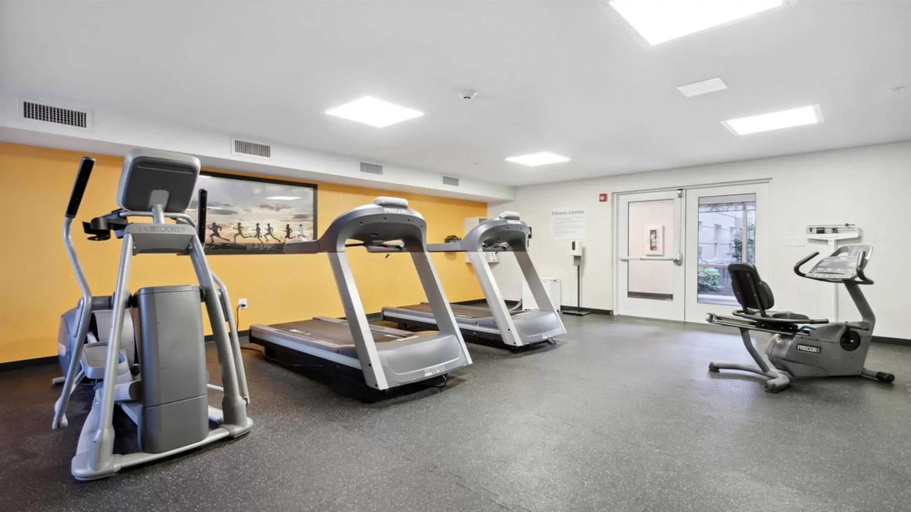 Fitness centre/facilities in Holiday Inn Express Williamsburg North by IHG Fitness centre/facilities in Holiday Inn Express Williamsburg North by IHG