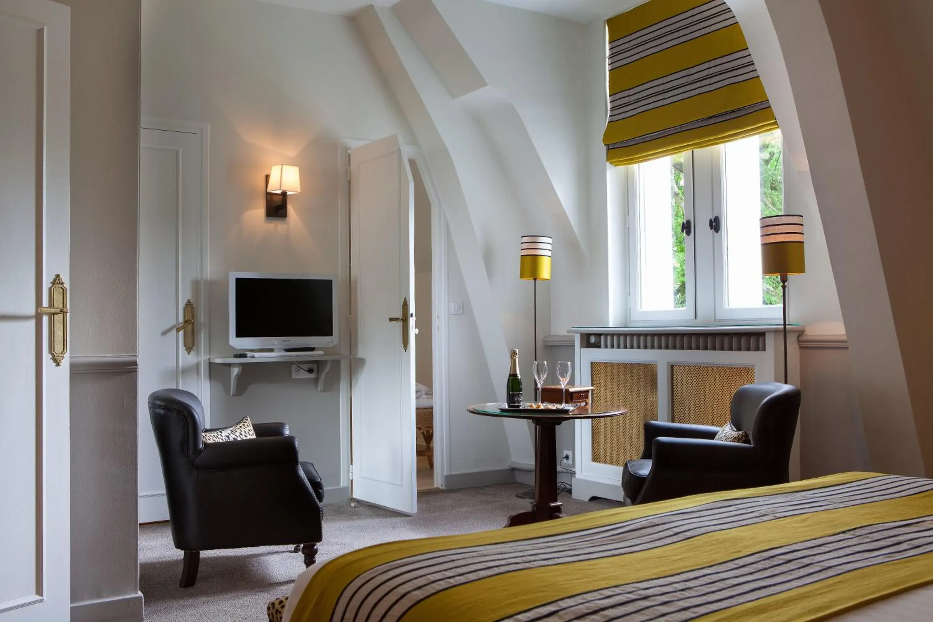 Bedroom, TV/Entertainment Center in Domaine de la Tortinière