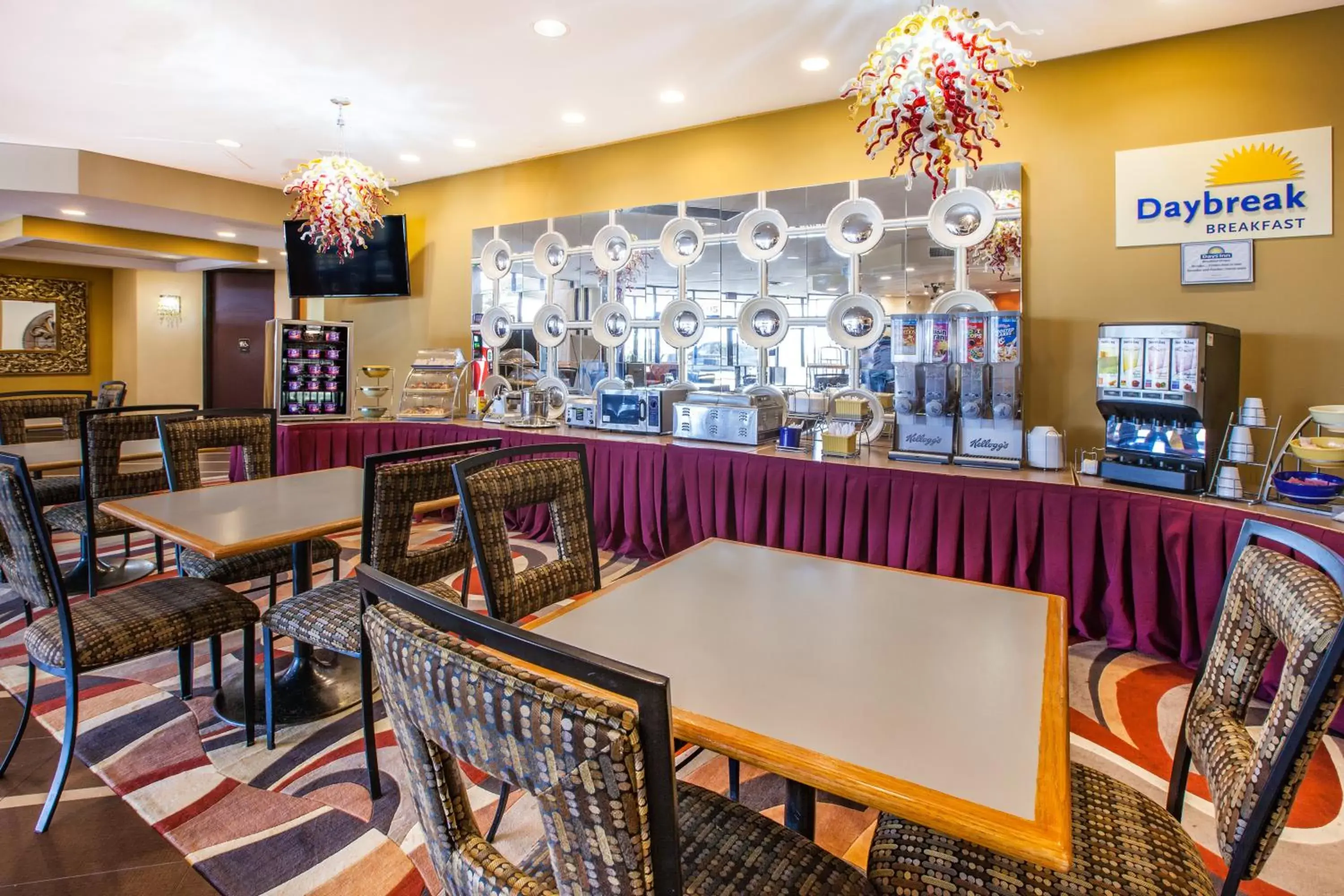 Coffee/tea facilities, Restaurant/Places to Eat in Days Inn by Wyndham Sherman