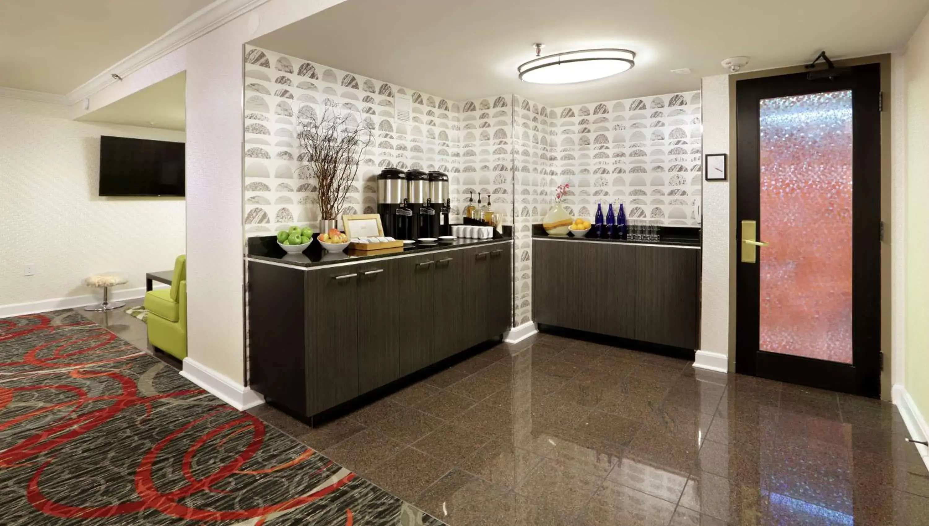 Meeting/conference room, Kitchen/Kitchenette in The Verve Boston Natick, Tapestry Collection by Hilton