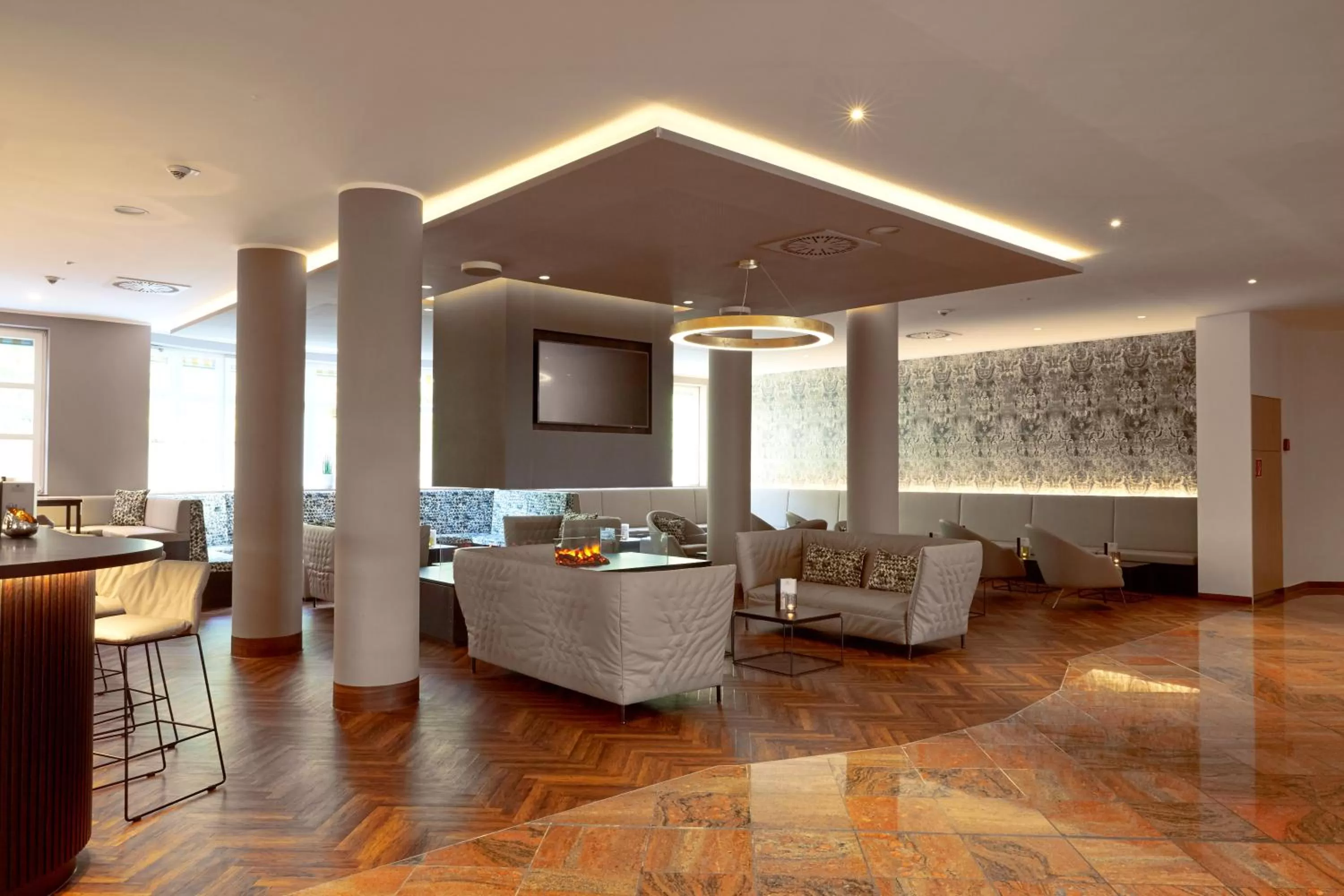 Lounge or bar in H+ Hotel Limes Thermen Aalen