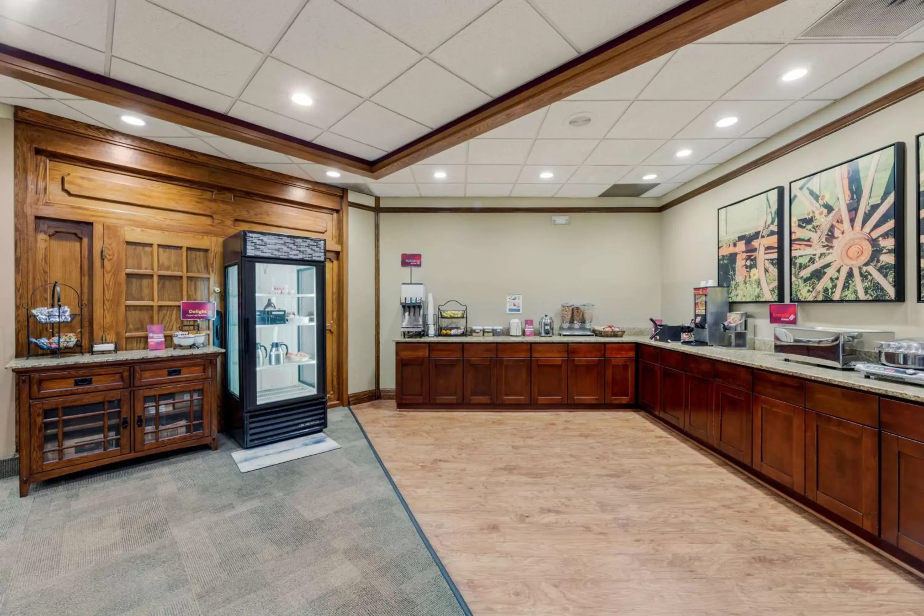 Breakfast in Best Western Plus Wooster Hotel & Conference Center Breakfast in Best Western Plus Wooster Hotel & Conference Center