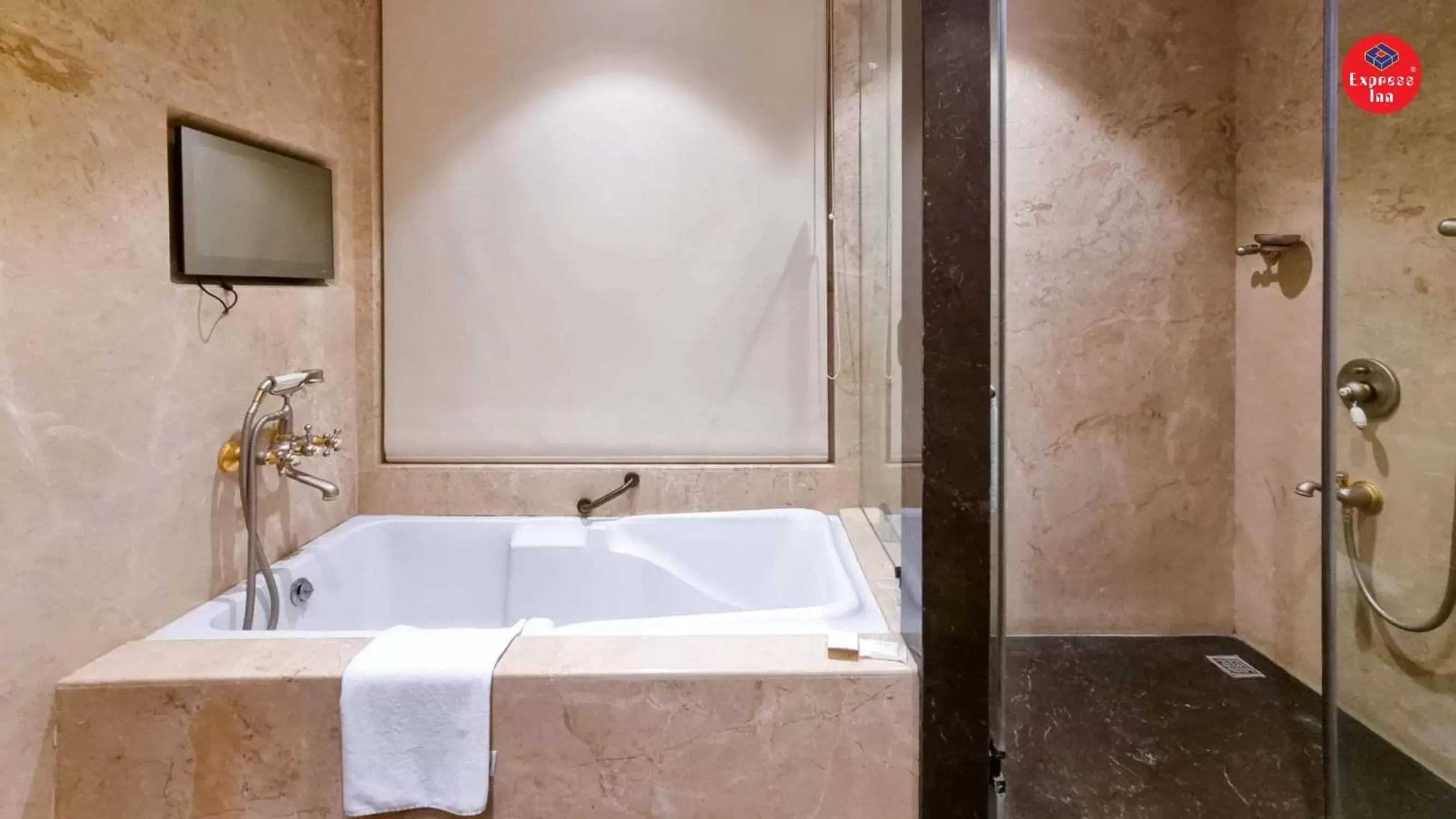 Bath, Bathroom in Express Inn The Business Luxury Hotel