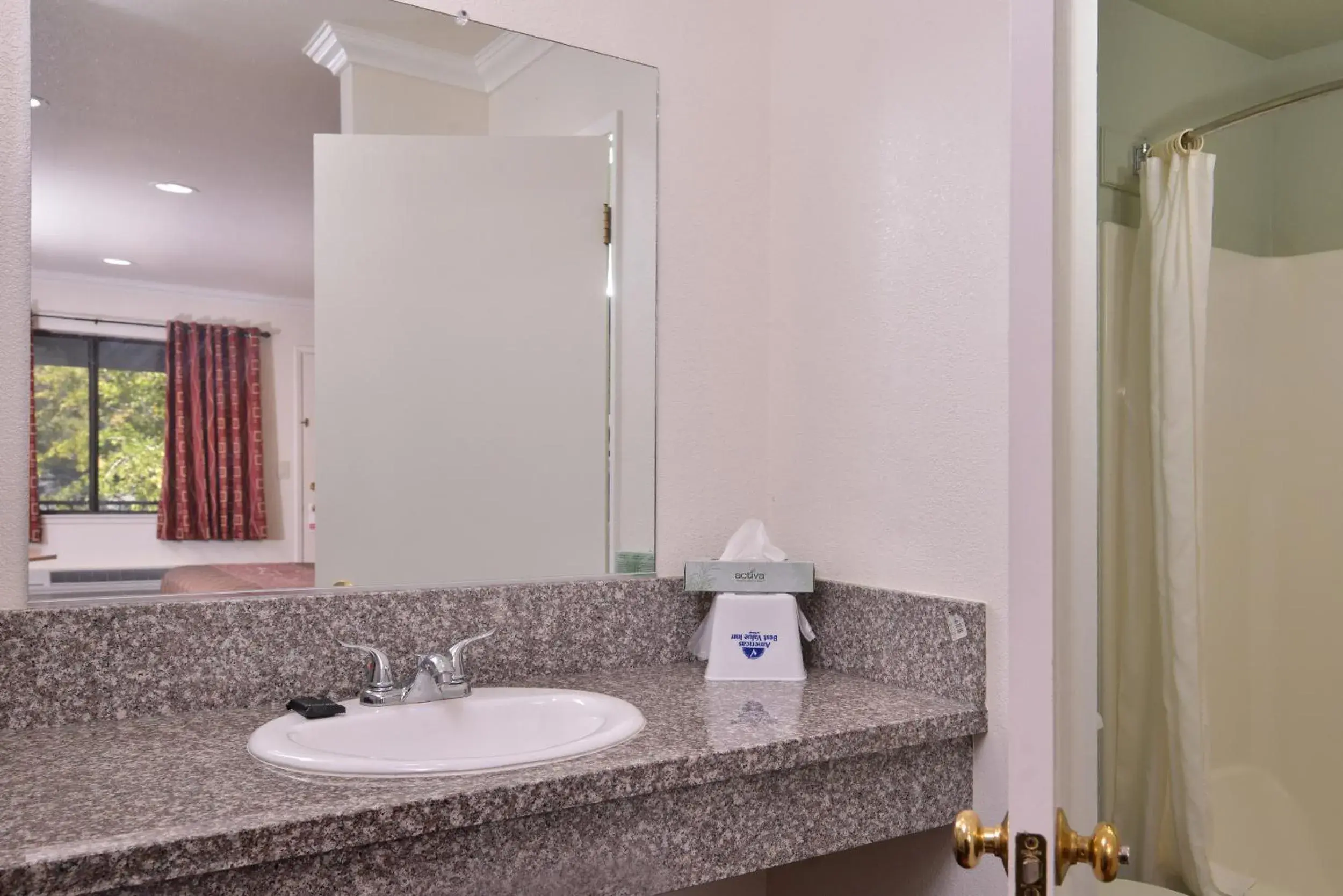 Bathroom in Americas Best Value Inn & Suites Clearlake Wine Country