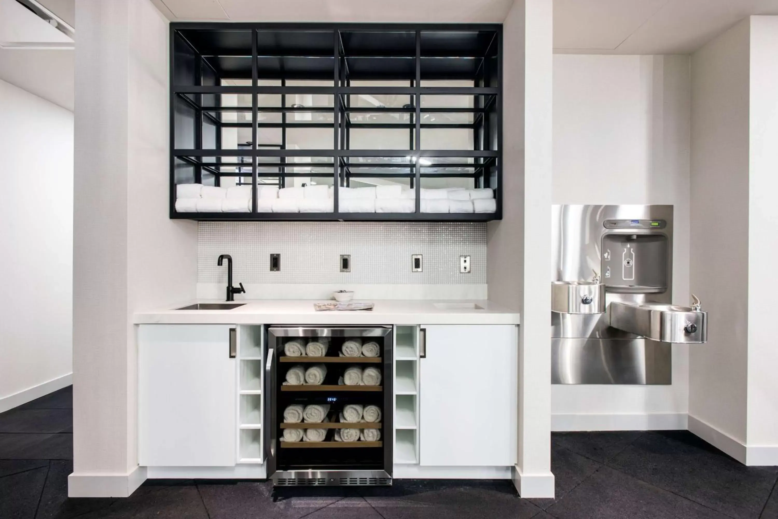 Fitness centre/facilities, Kitchen/Kitchenette in LondonHouse Chicago, Curio Collection by Hilton