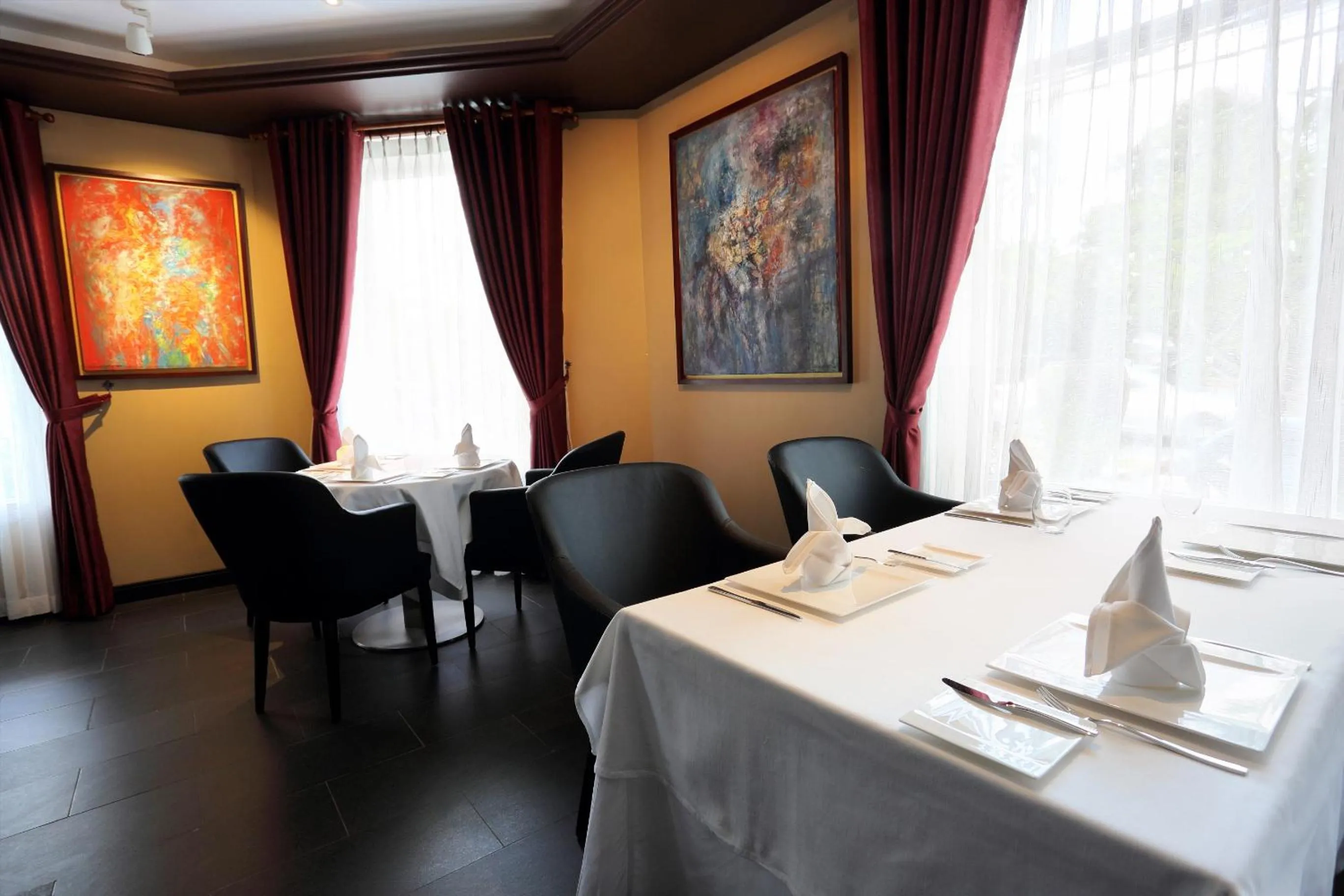 Restaurant/places to eat in Arunreas Hotel