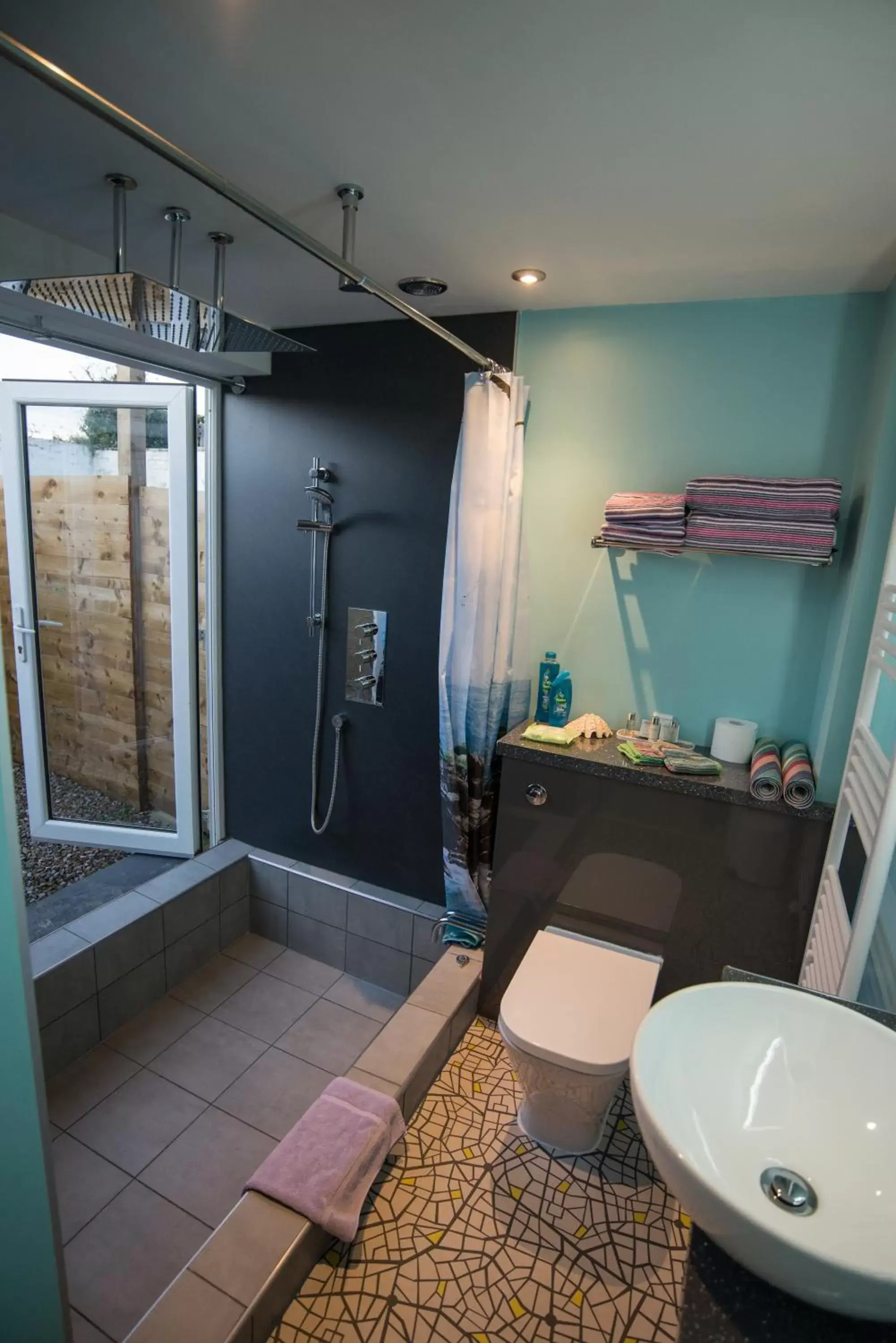 Luxury King Room with Patio - Salmon - Pet Friendly in Farne Island rooms Luxury King Room with Patio - Salmon - Pet Friendly in Farne Island rooms