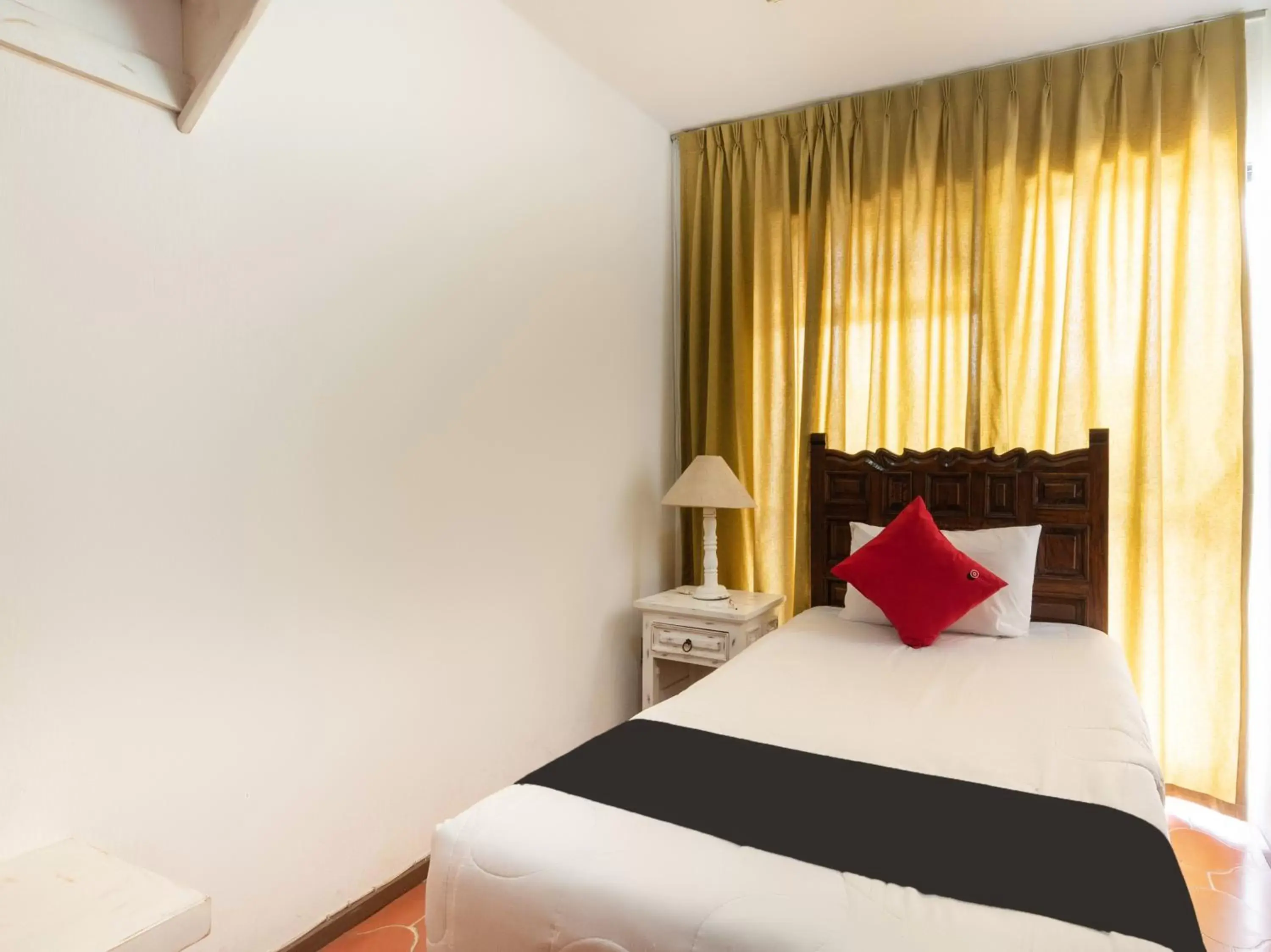 Bedroom, Bed in Suites Internacional