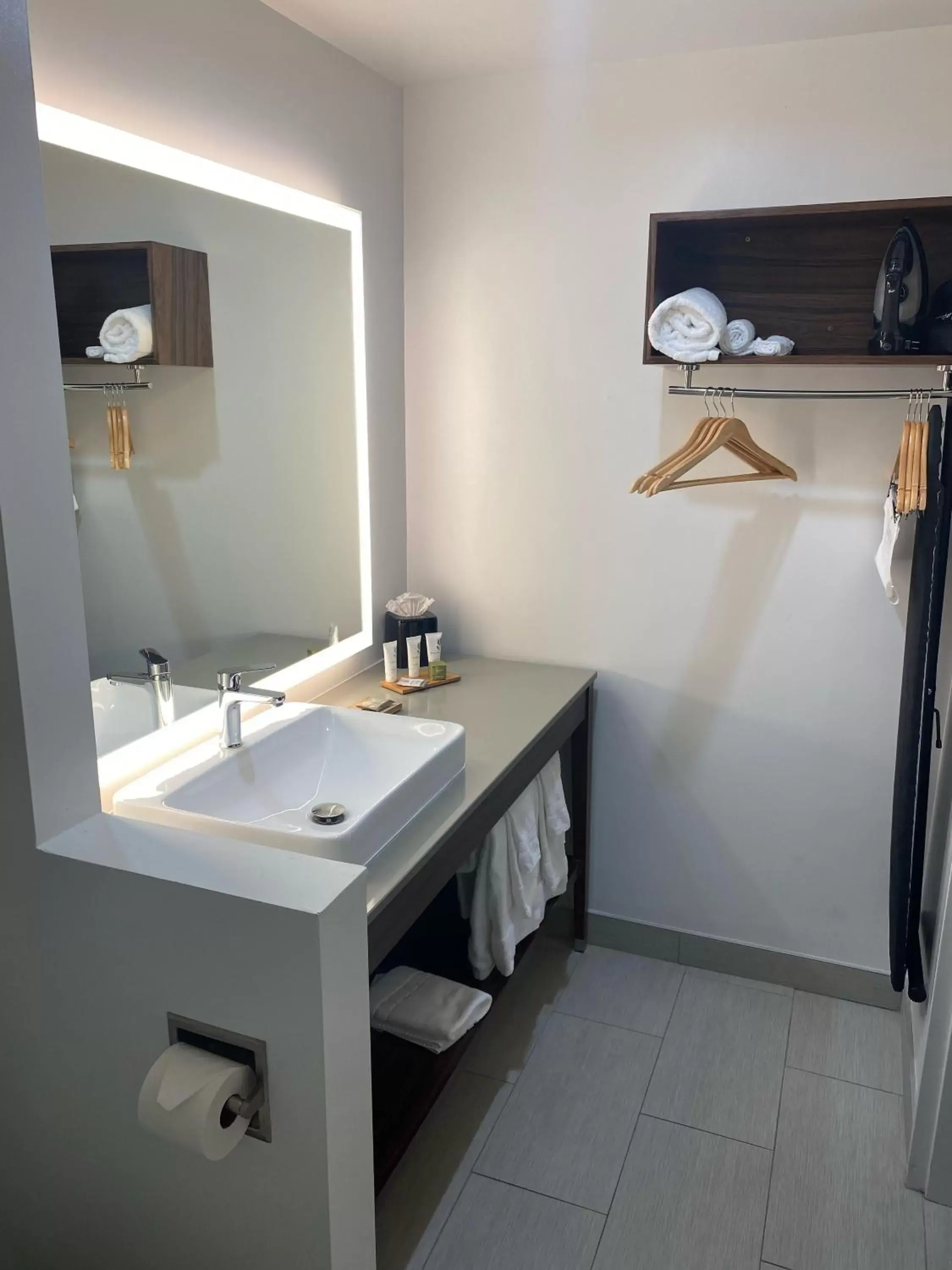 Bathroom in Country Inn & Suites by Radisson, Vallejo Napa Valley, CA