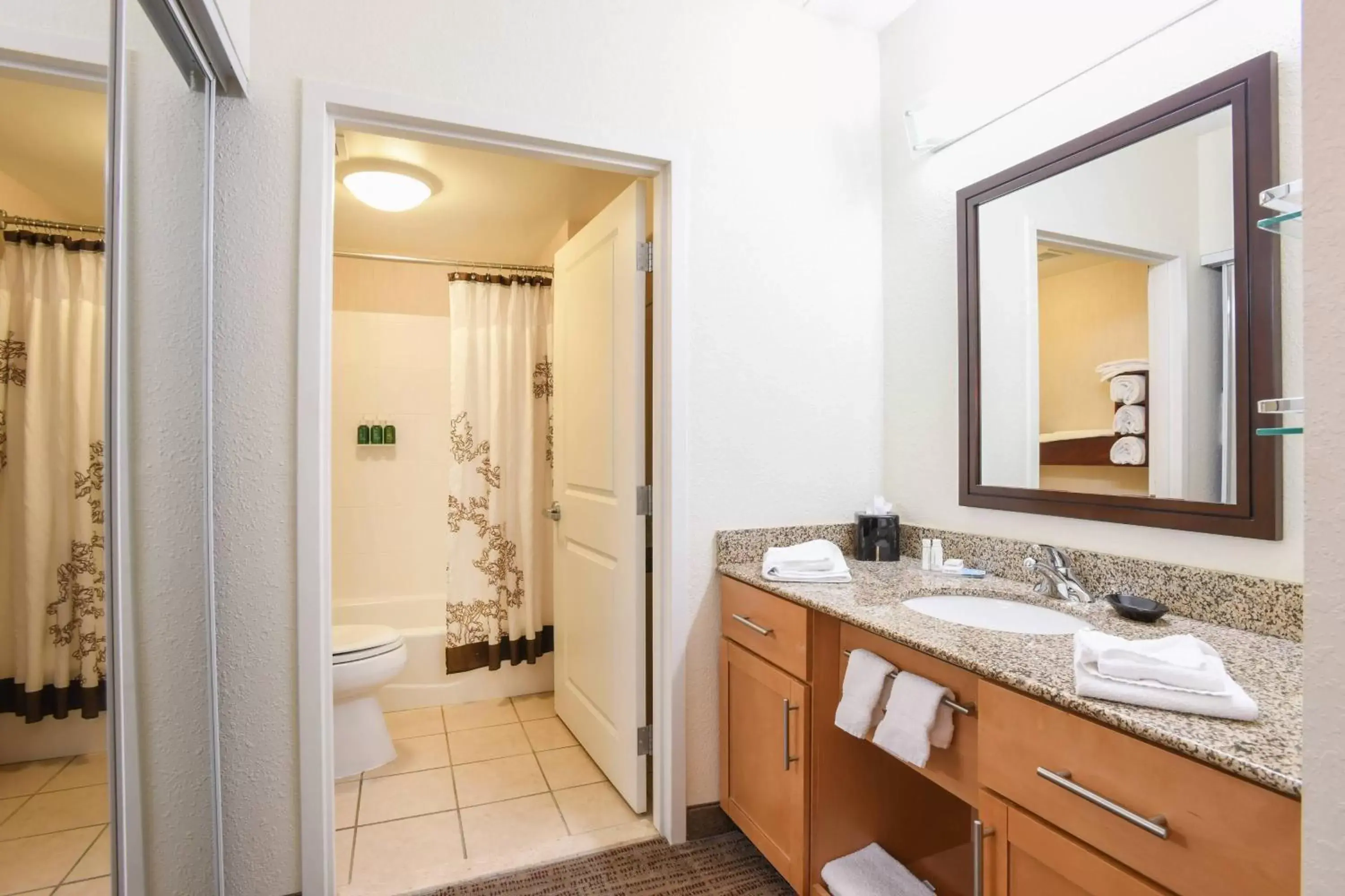 Bedroom, Bathroom in Residence Inn Cincinnati North West Chester