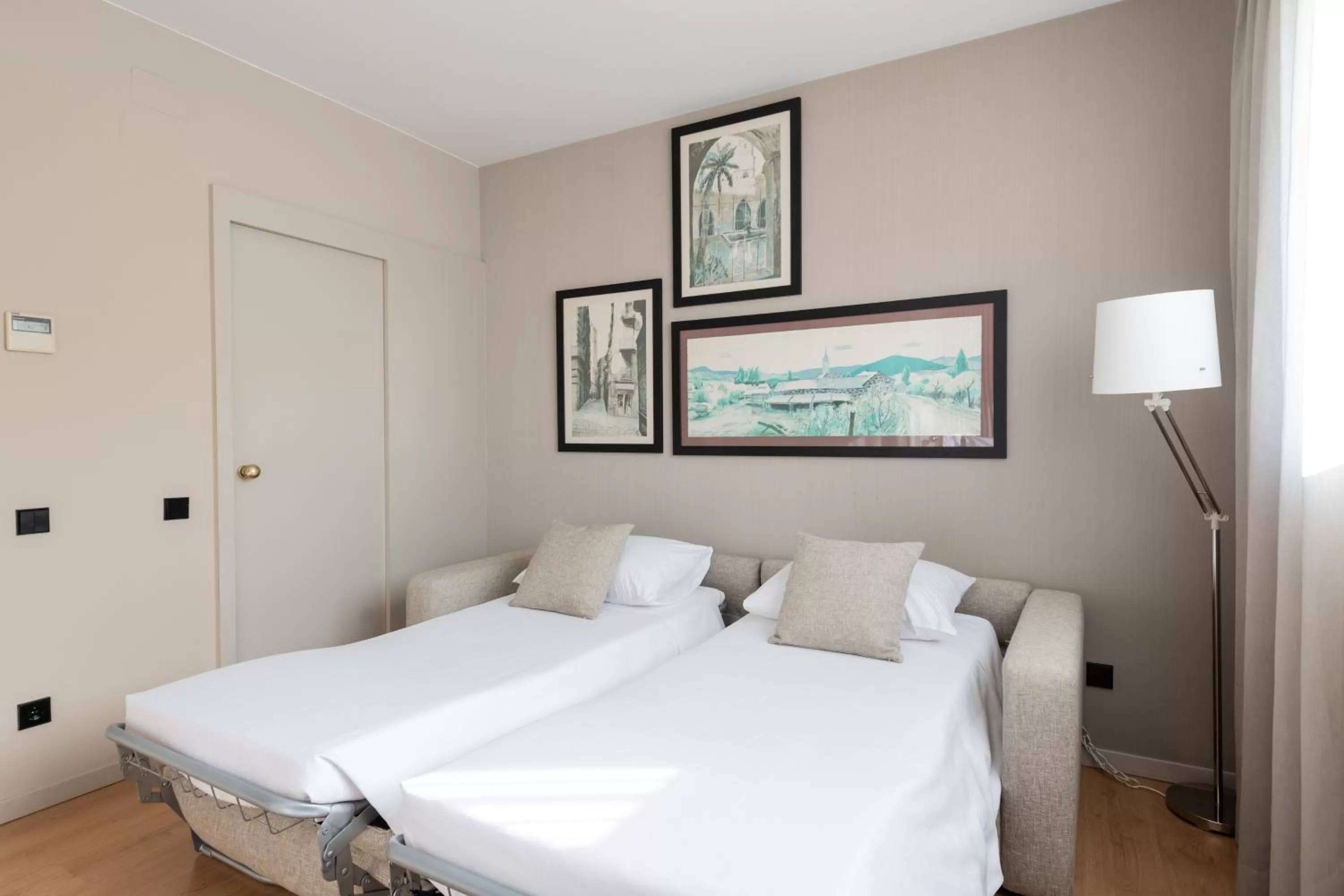 Bed in Aparthotel Atenea Barcelona