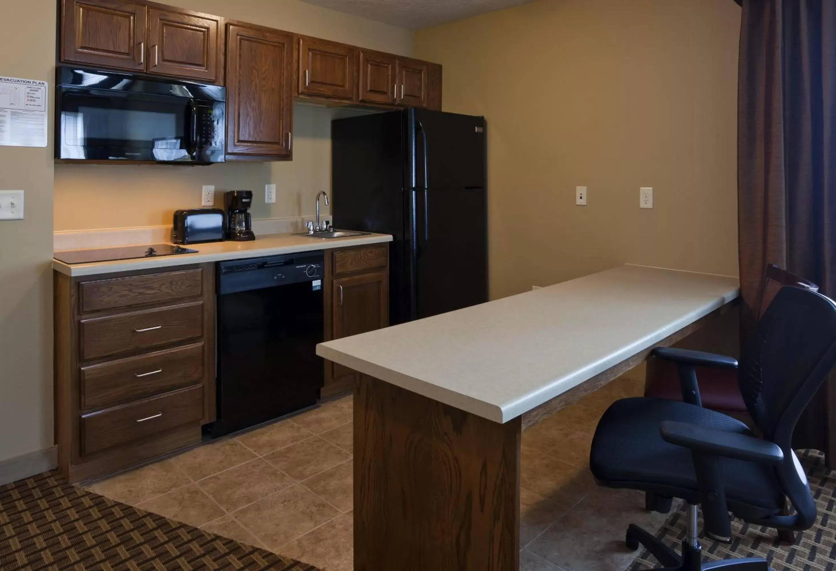 Kitchen or kitchenette, Kitchen/Kitchenette in GrandStay Inn & Suites of Luverne