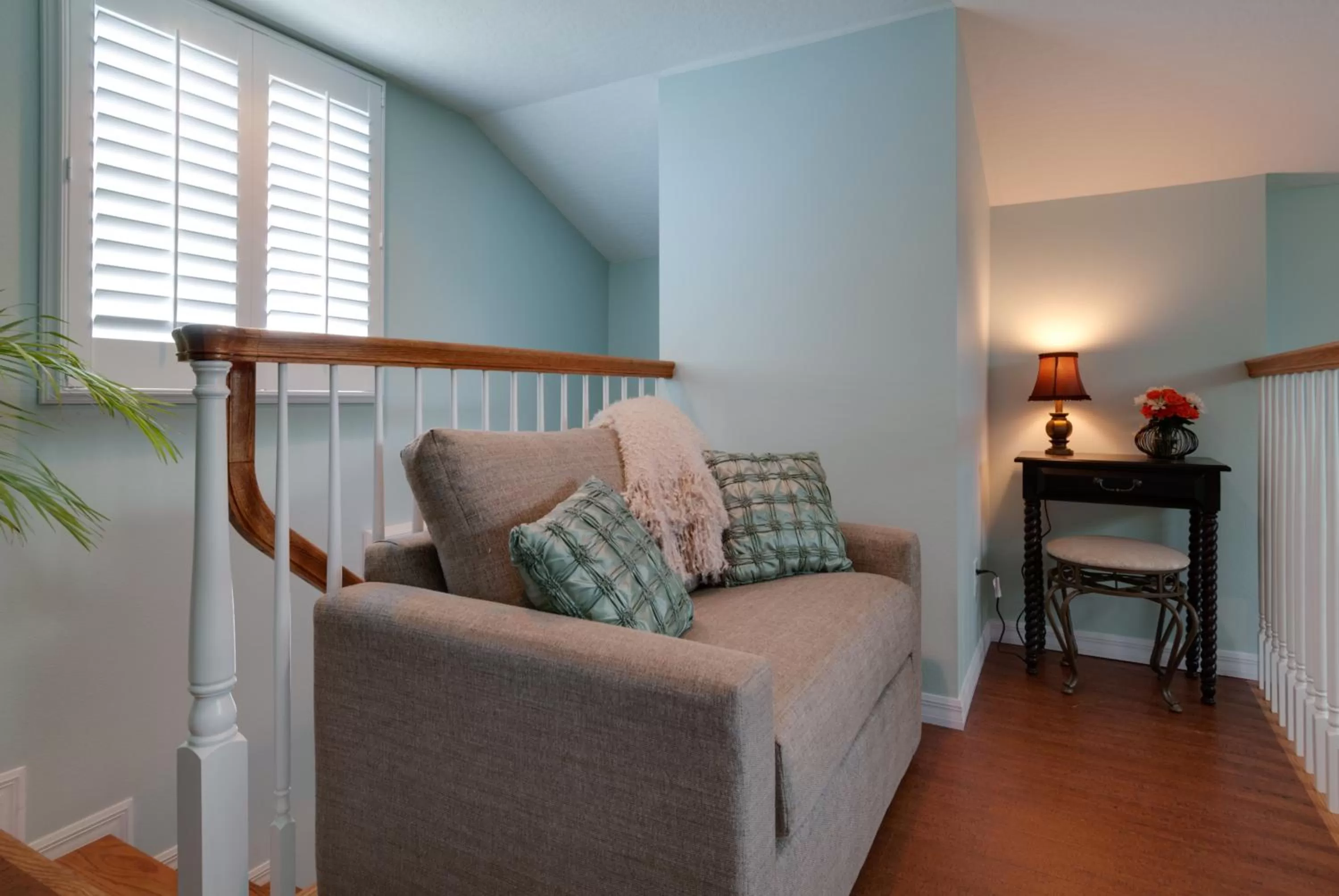 Bedroom, Seating Area in SeaGlass Inn Bed and Breakfast