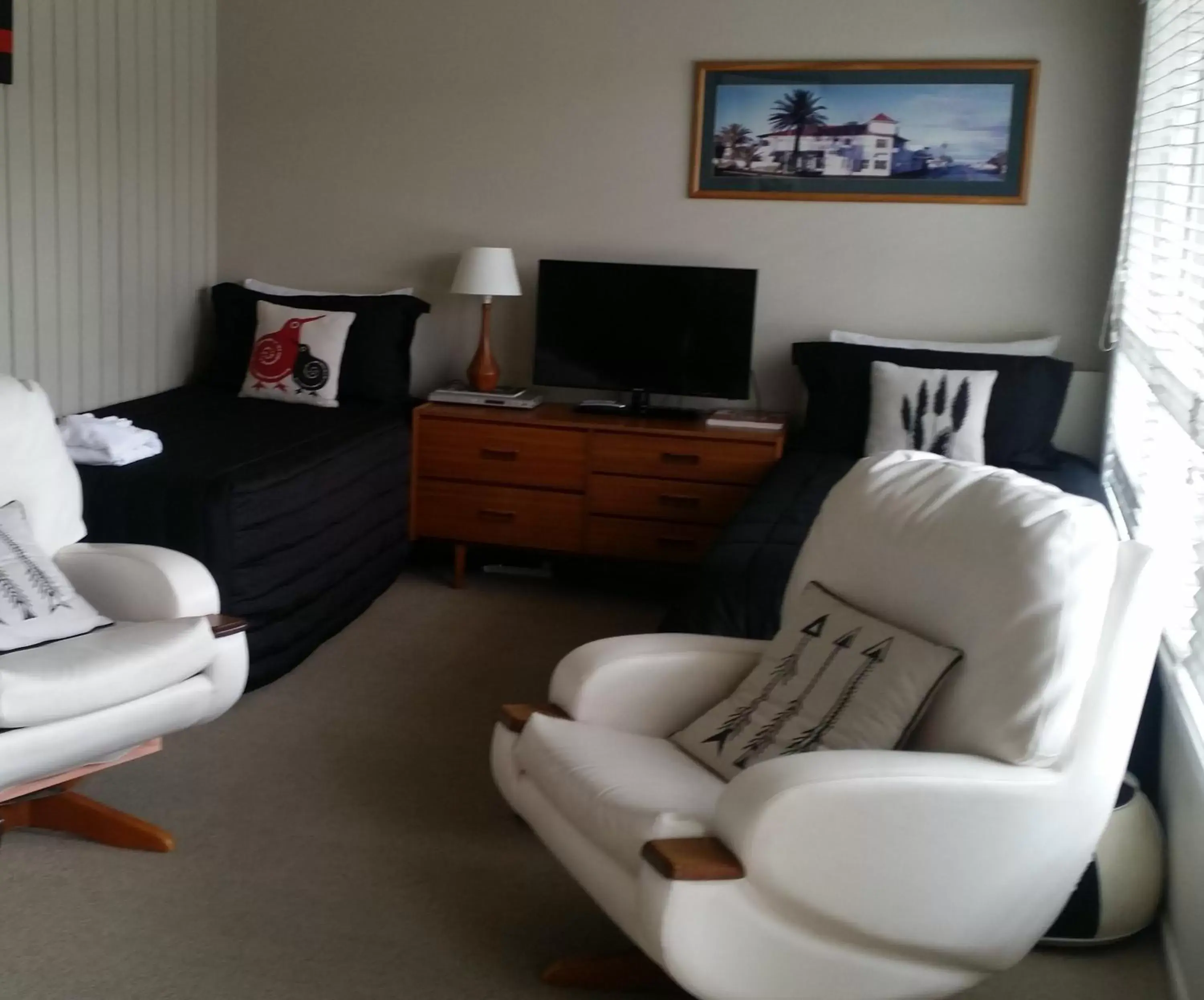 Living room, Seating Area in The Lake Motel