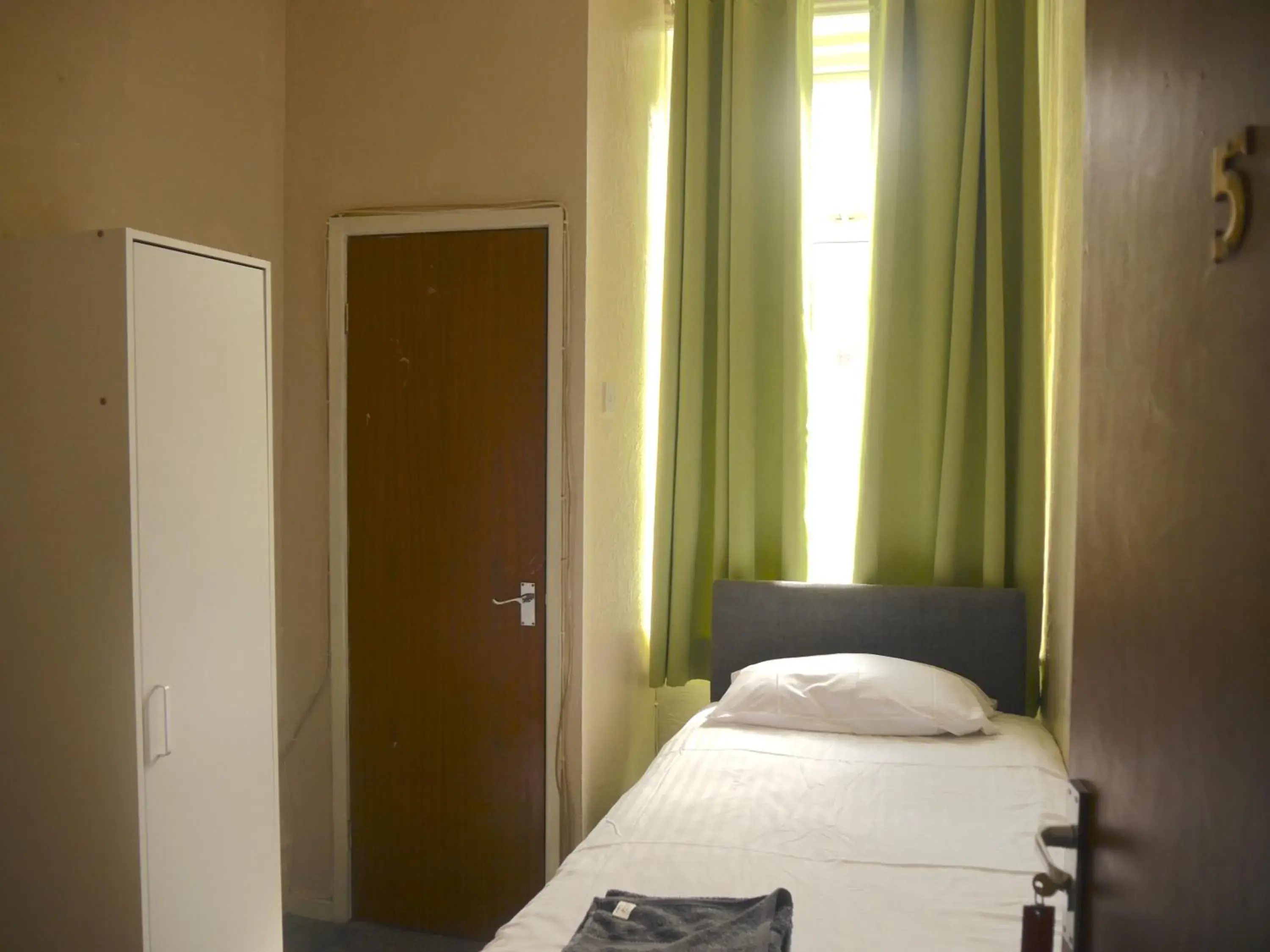 Photo of the whole room, Bed in The Stone House Hotel