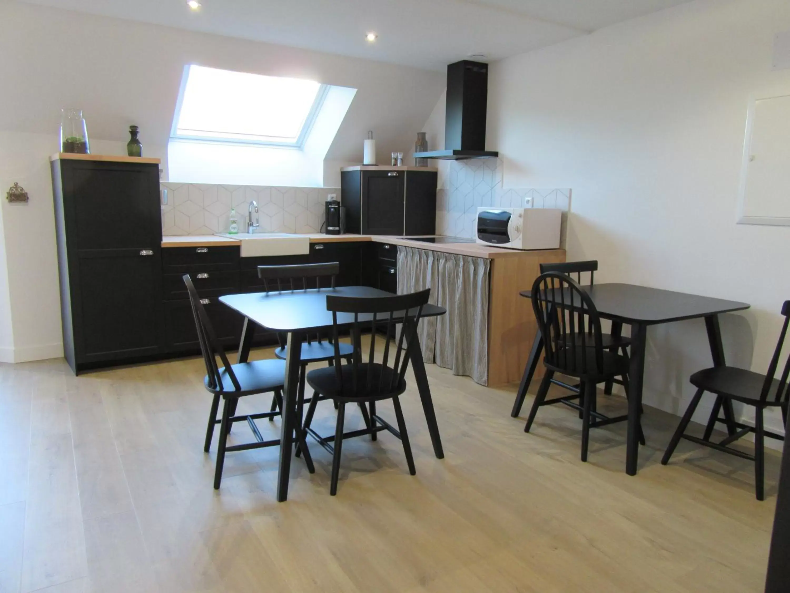 Kitchen or kitchenette, Dining Area in Les Bordes