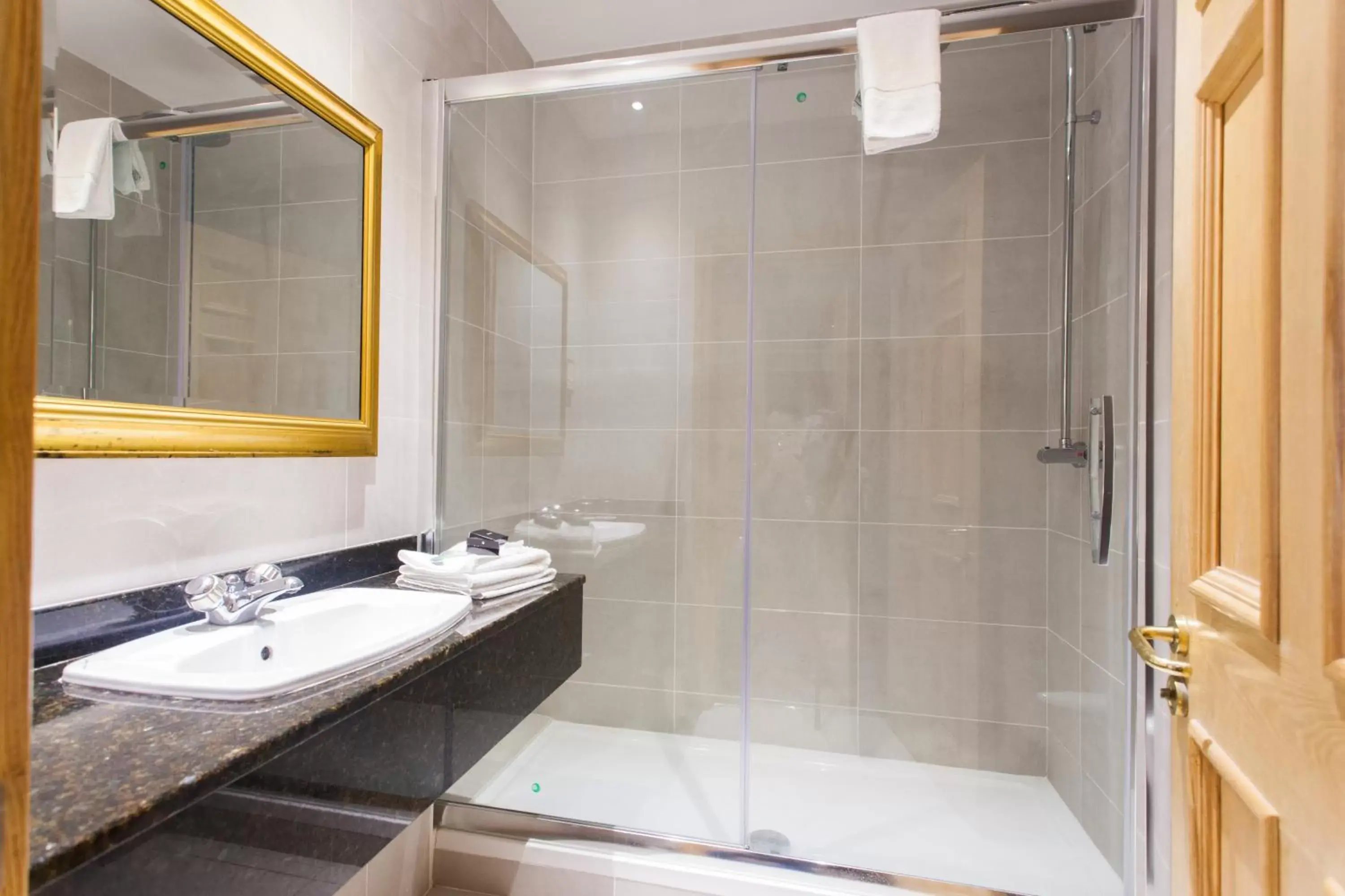 Bathroom in Ashdown Park Hotel