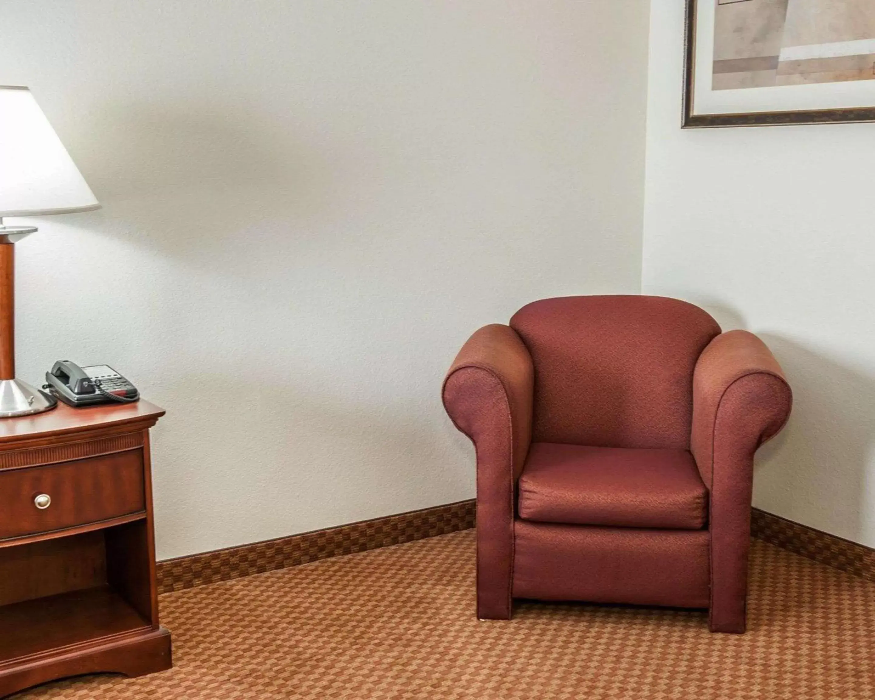 Photo of the whole room, Seating Area in Comfort Suites near Indianapolis Airport