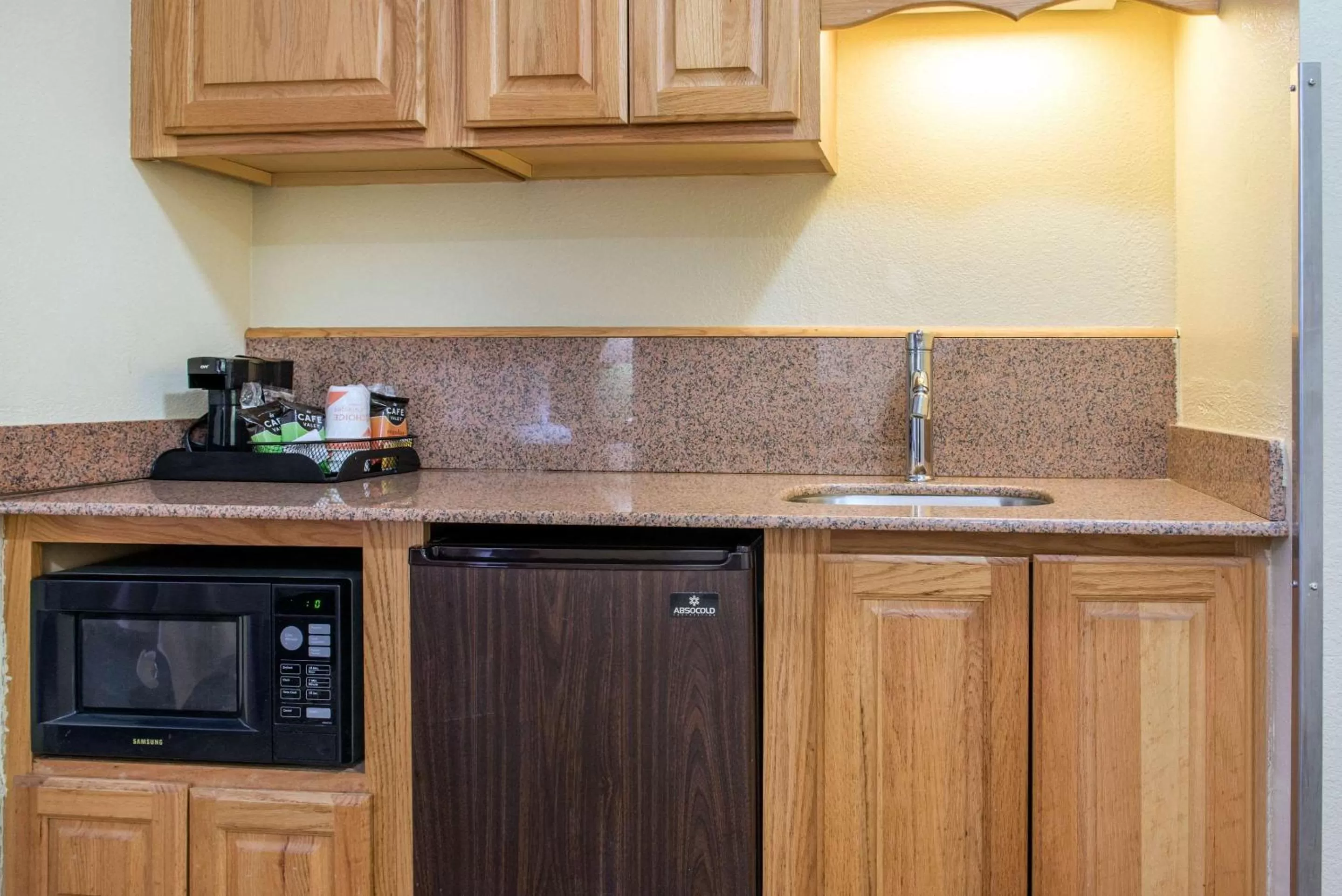 Photo of the whole room in Quality Inn Jacksonville near I-72