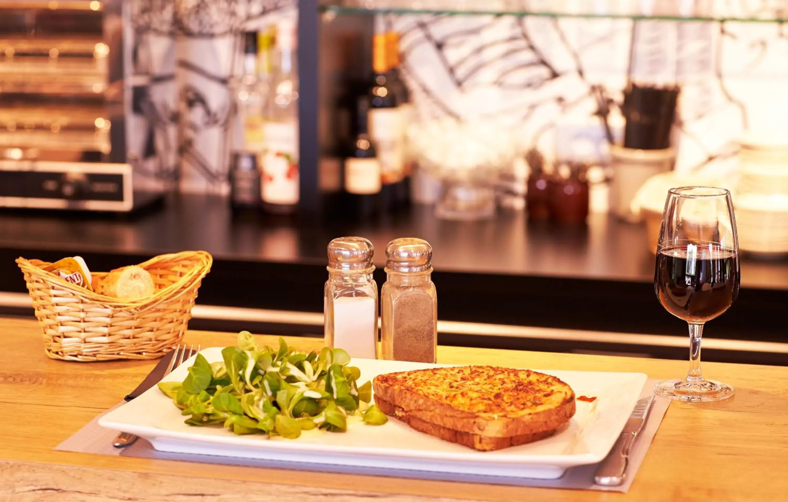 Restaurant/places to eat in Ibis Auray Restaurant/places to eat in Ibis Auray