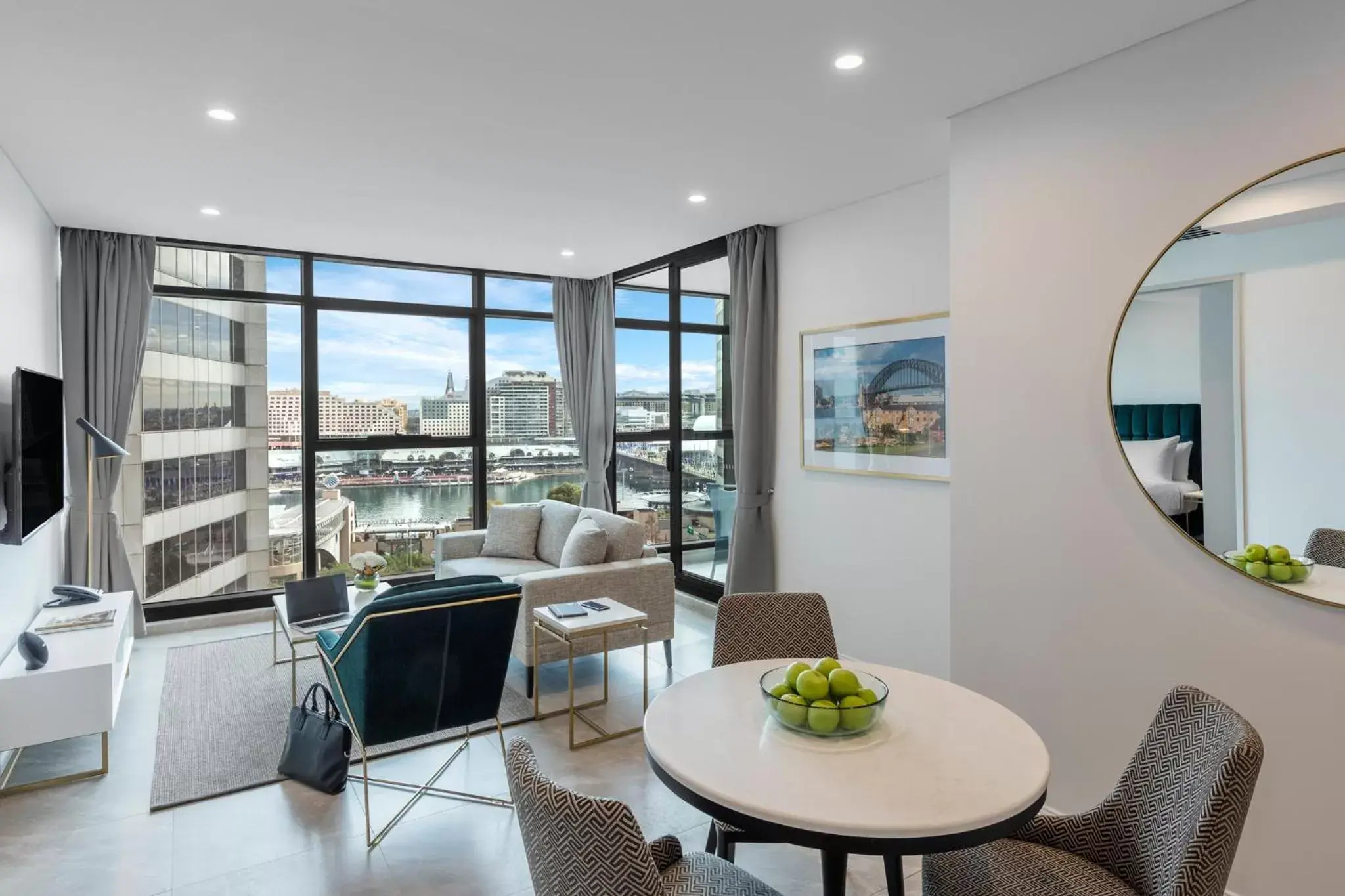 One-Bedroom Darling Suite in Meriton Suites Sussex Street, Sydney