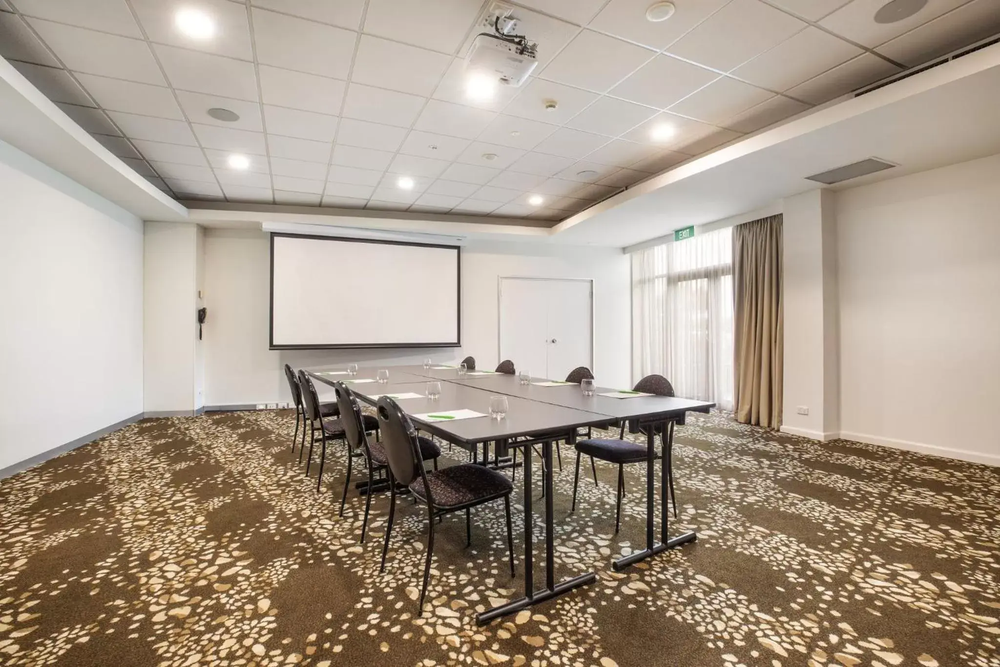 Meeting/conference room in Holiday Inn Melbourne Airport, an IHG Hotel