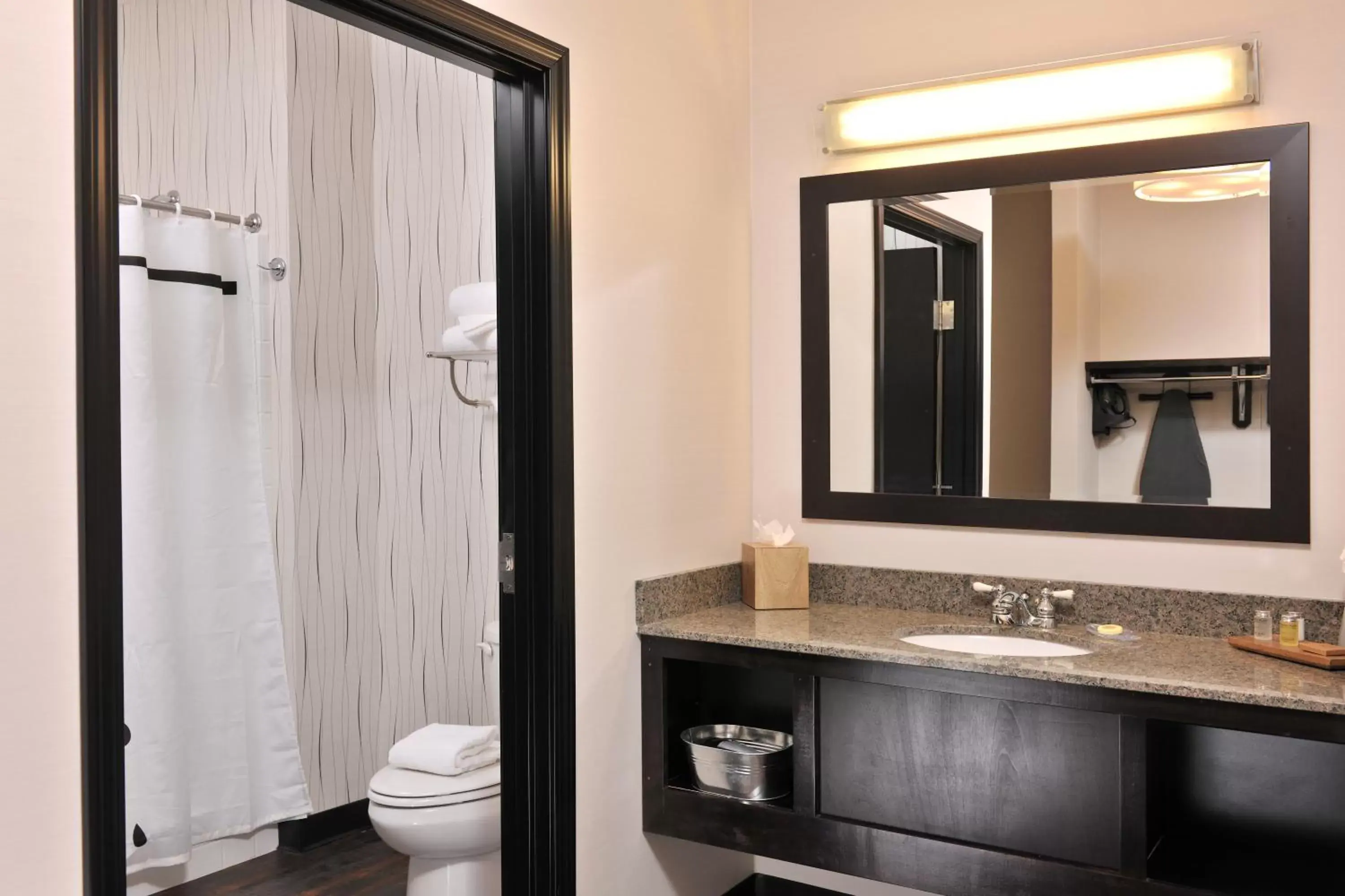 Bathroom in Stoney Creek Hotel Kansas City - Independence Bathroom in Stoney Creek Hotel Kansas City - Independence