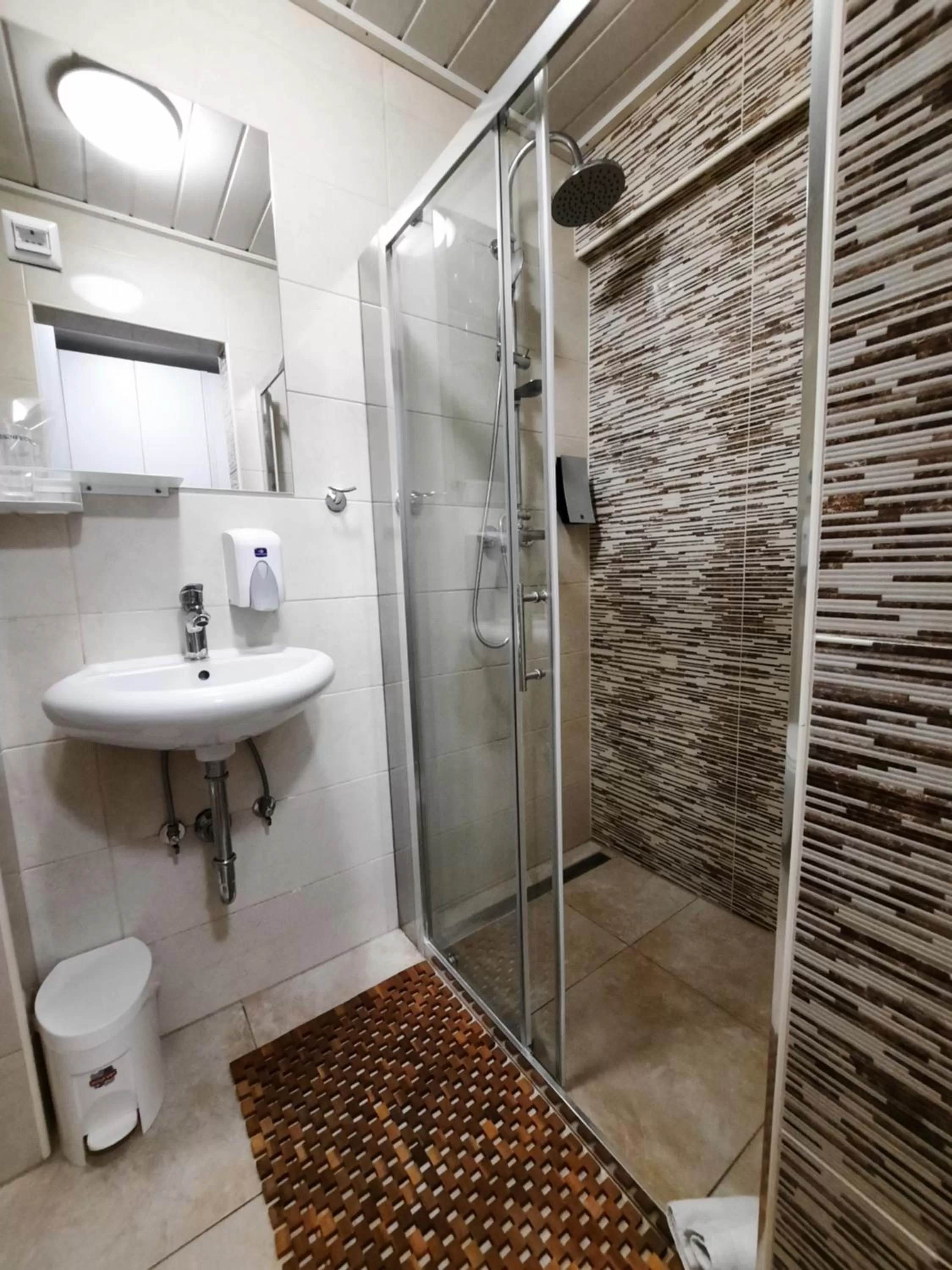 Bathroom in Gostisce Jezero