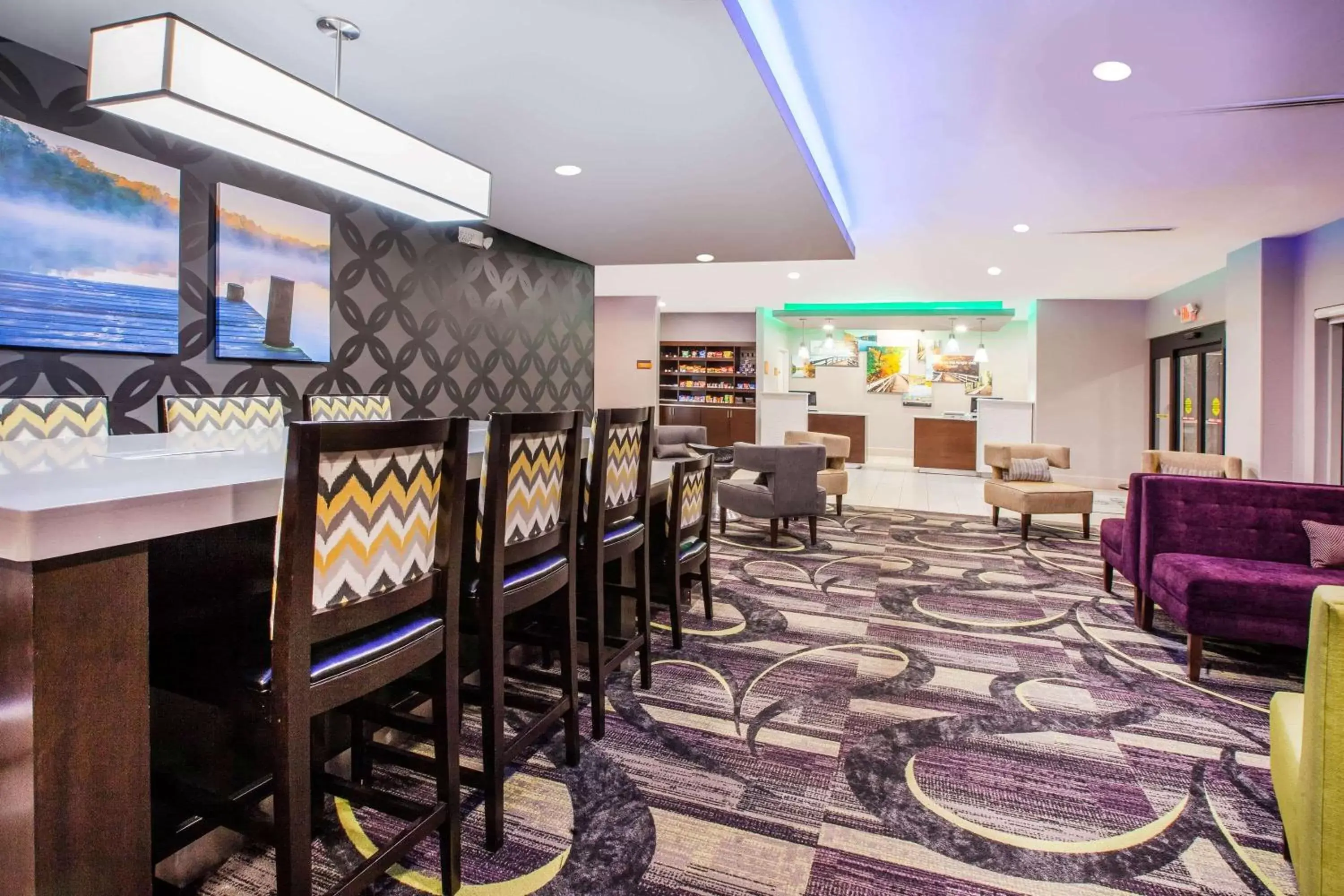 Lobby or reception, Restaurant/Places to Eat in La Quinta Inn and Suites by Wyndham Elkhart