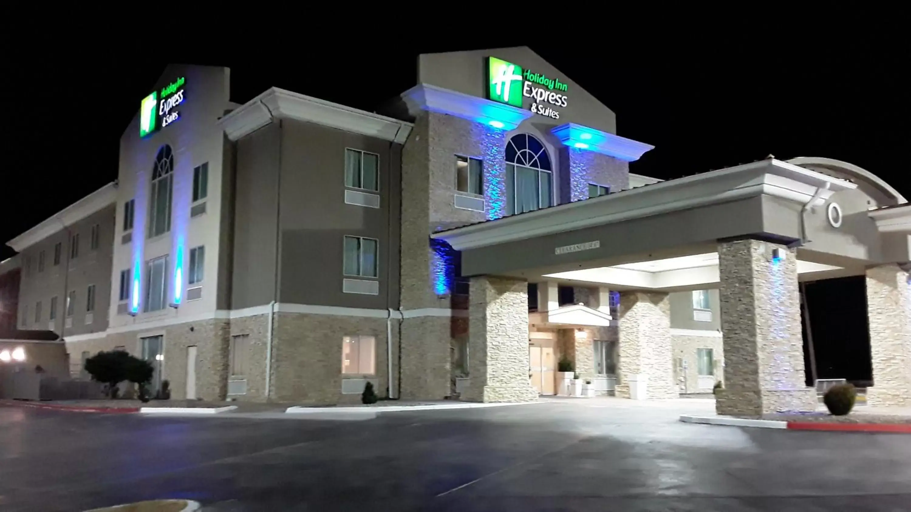 Facade/entrance in Holiday Inn Express Hotel & Suites Woodward Hwy 270, an IHG Hotel