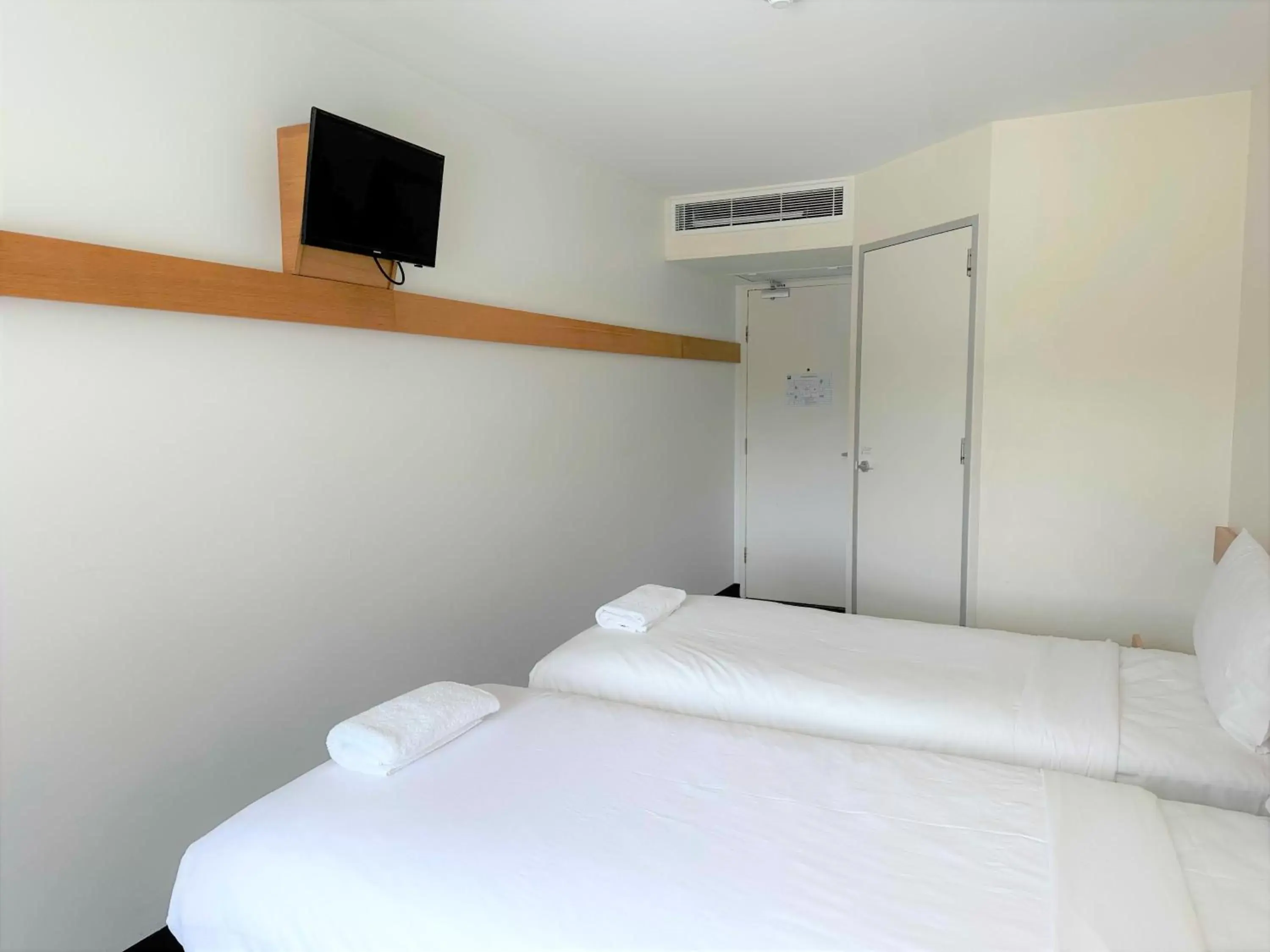 Bed in ibis budget Sydney Airport