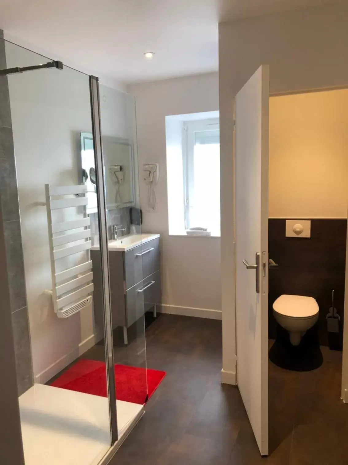 Bathroom in L' Annexe Beverl'inn
