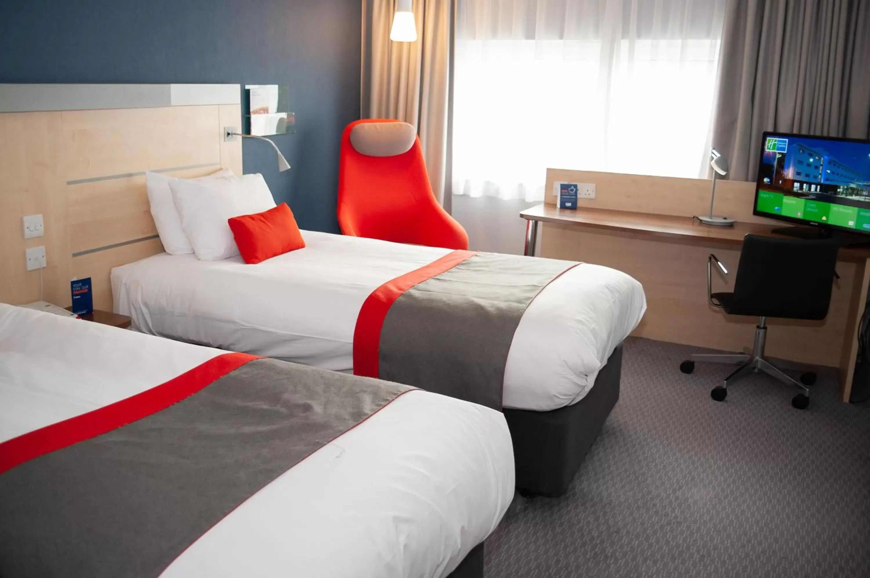 Bedroom, Bed in Holiday Inn Express Folkestone Channel Tunnel, an IHG Hotel