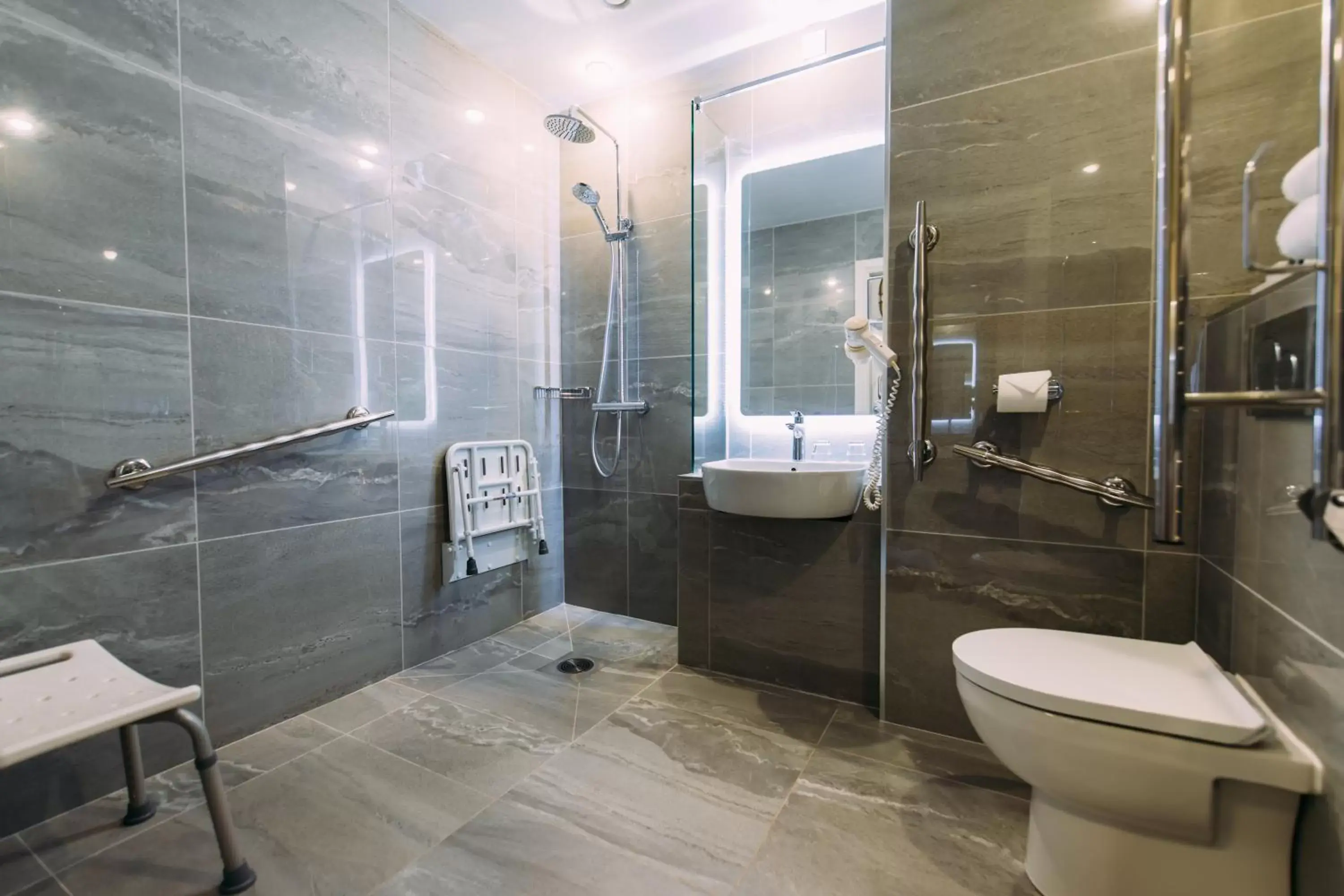 Bathroom in Armagh City Hotel