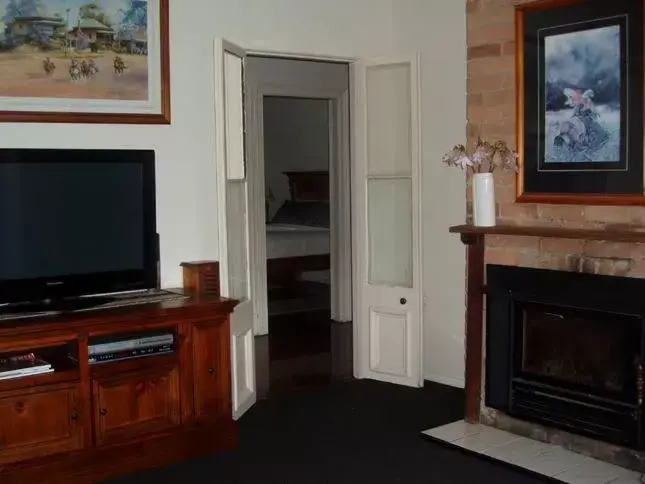 TV/Entertainment Center in Tall Timbers Motel
