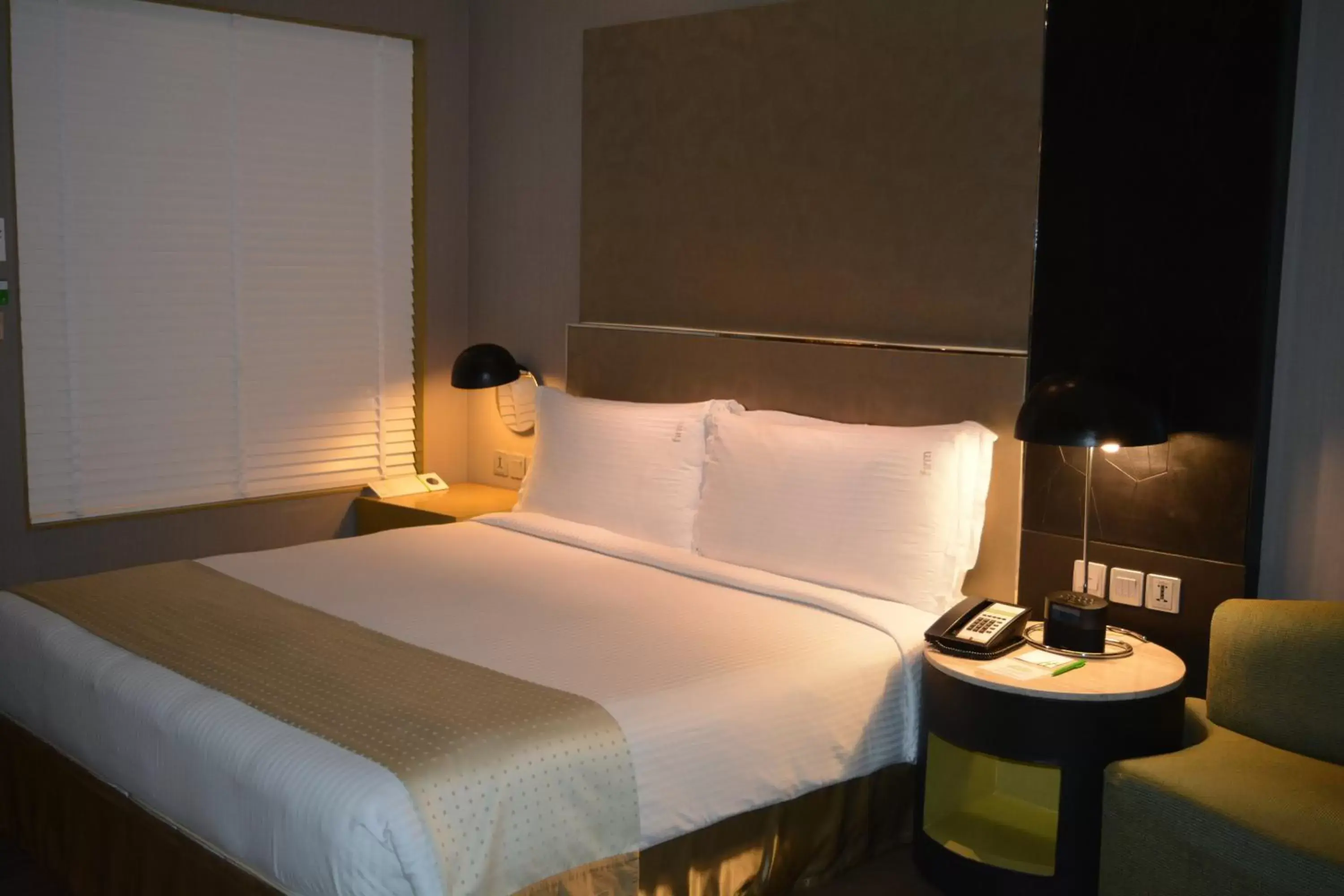 Bed in Holiday Inn New Delhi International Airport, an IHG Hotel