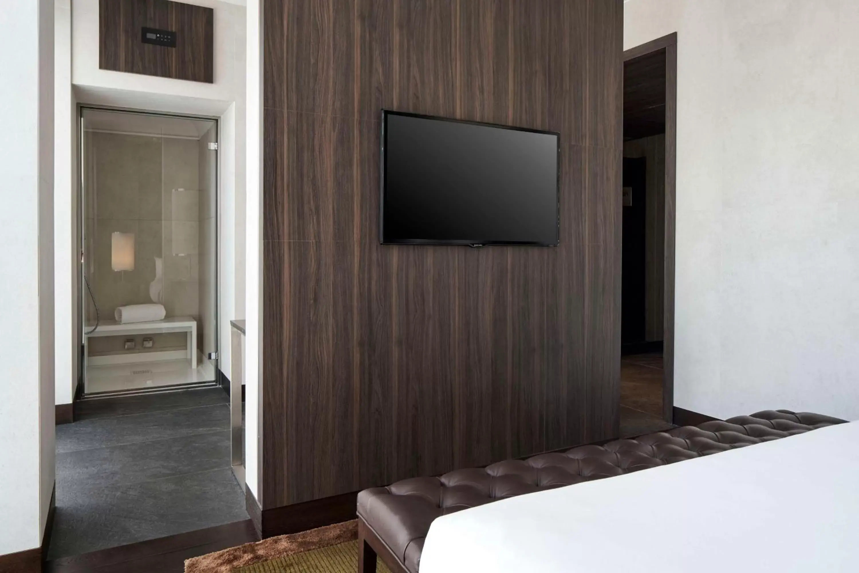 Photo of the whole room, TV/Entertainment Center in Hyatt Centric Milan Centrale