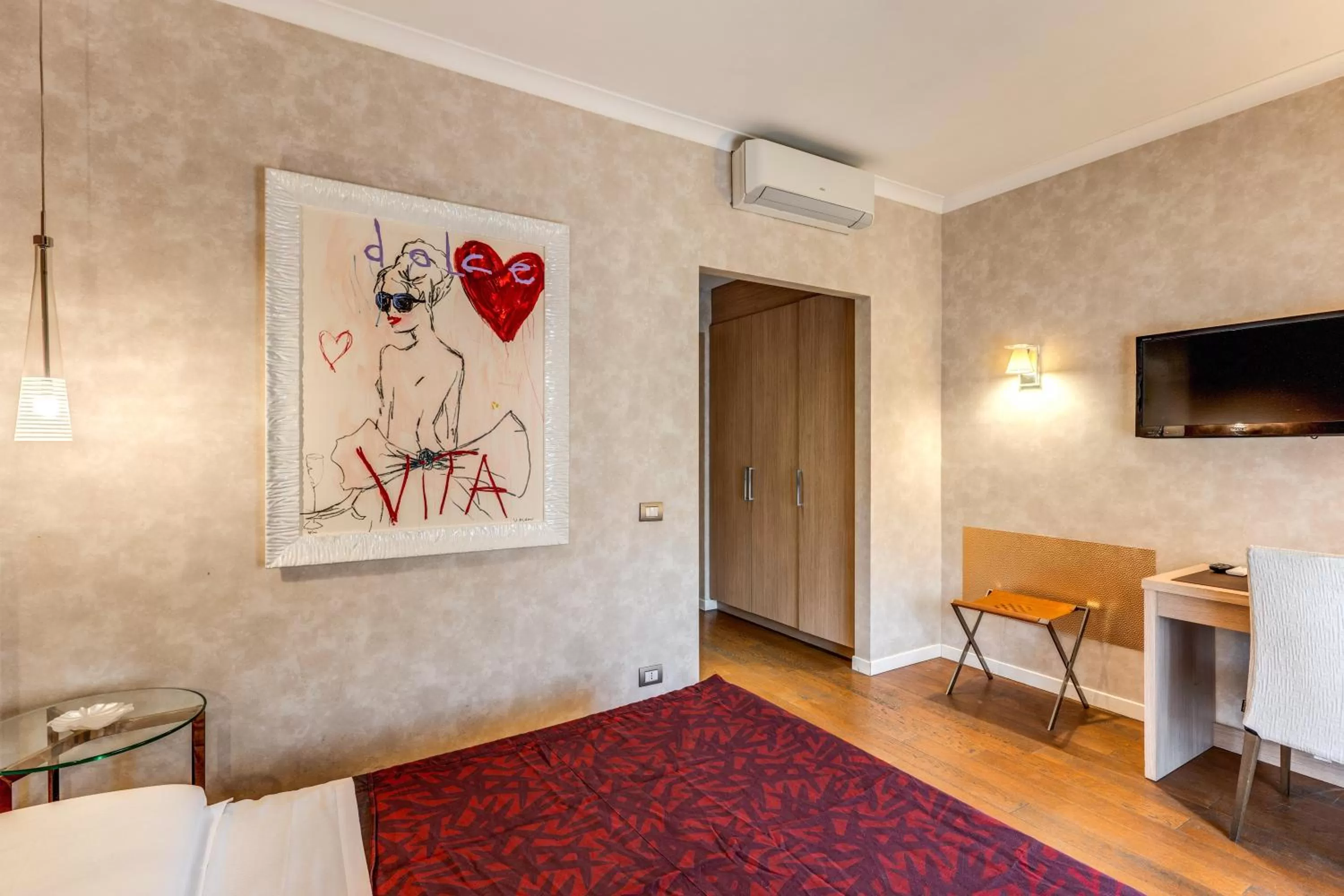 Bed in Roma Boutique Hotel