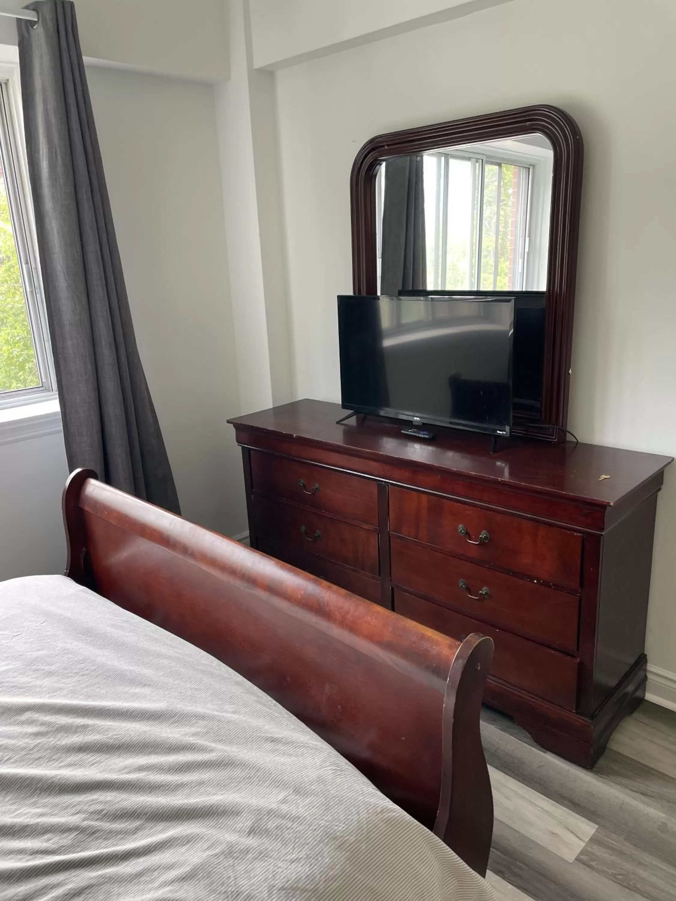 TV/Entertainment Center in Faubourg Ste Cath