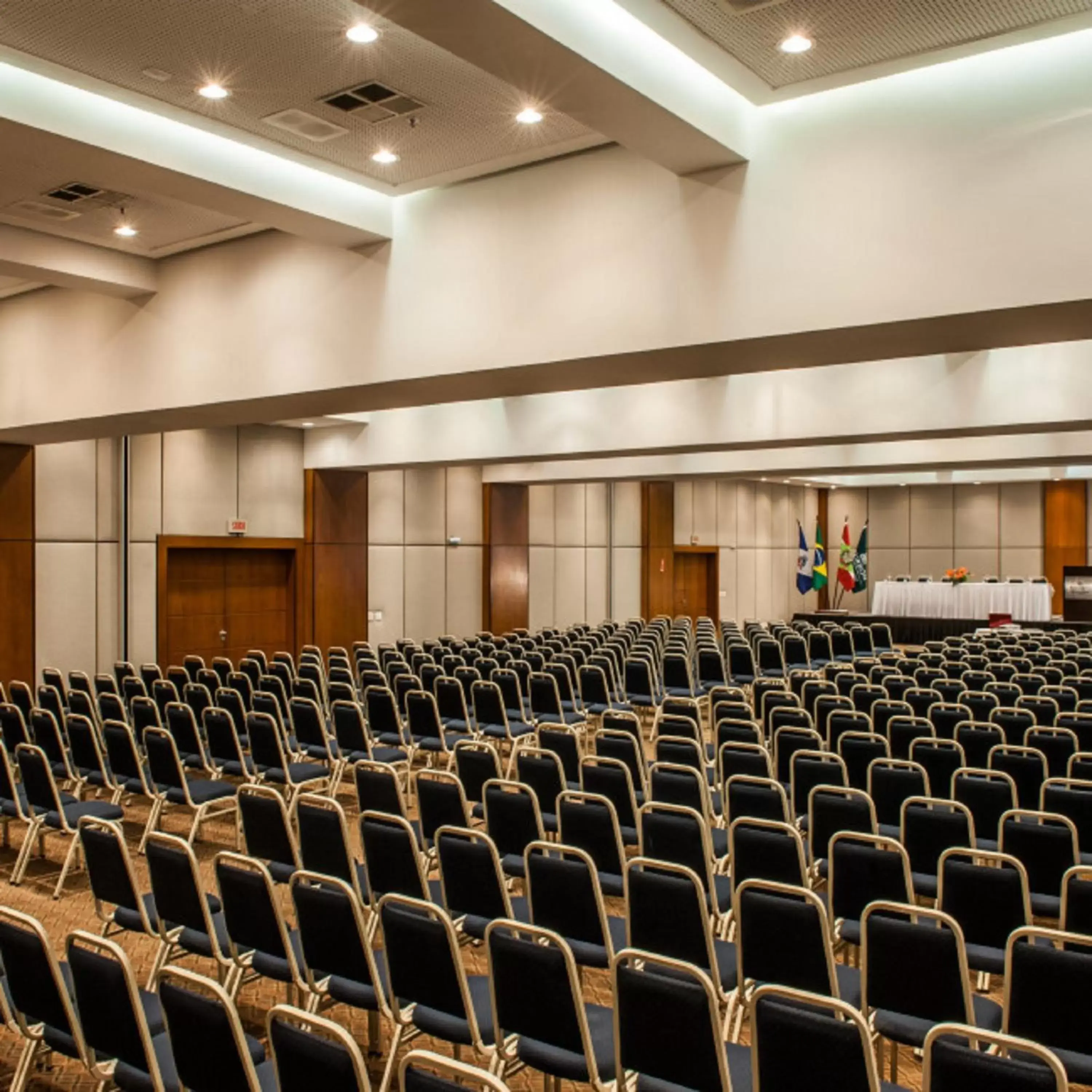 Meeting/conference room in Bourbon Joinville Convention Hotel