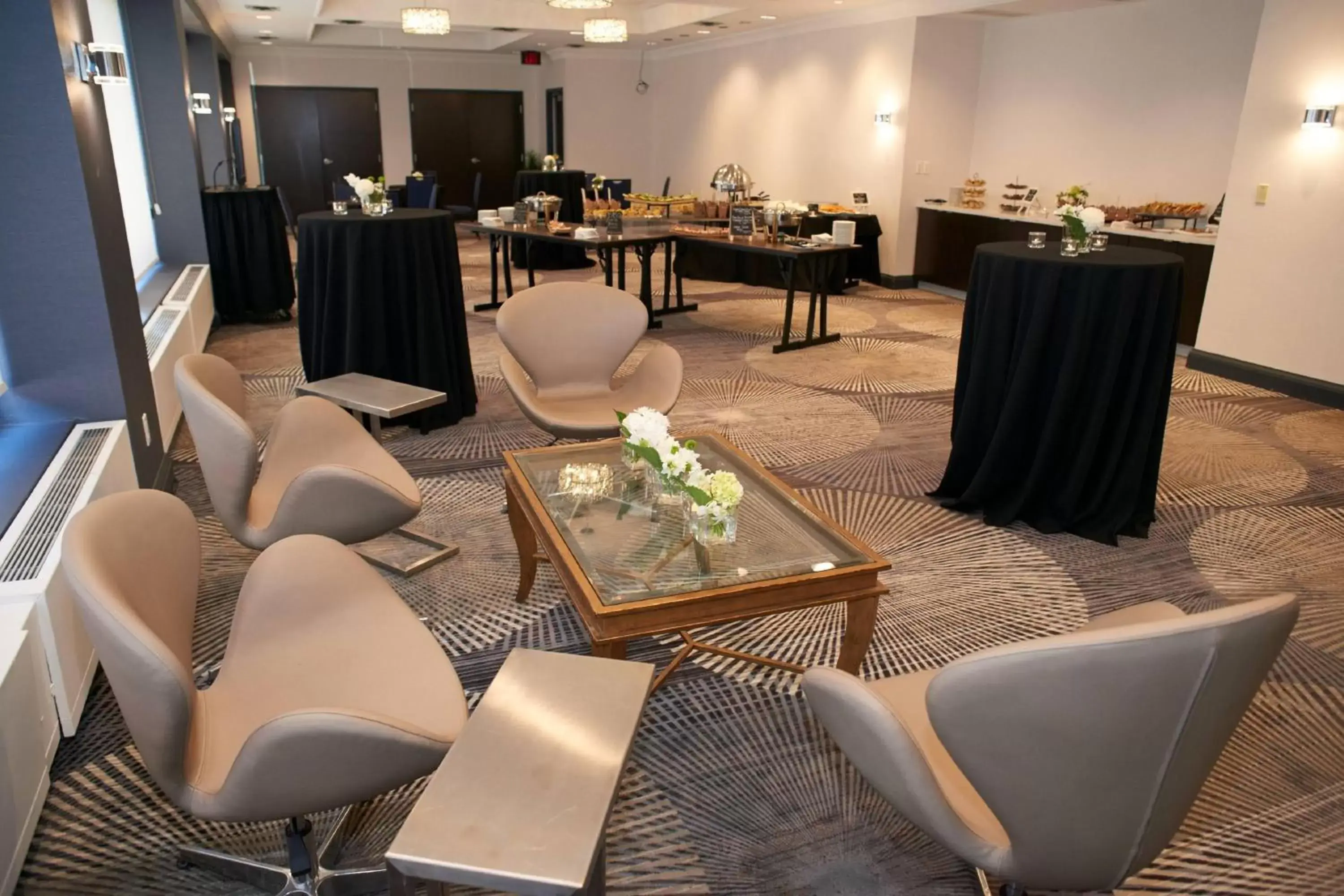 Meeting/conference room, Restaurant/Places to Eat in Courtyard by Marriott Toronto Downtown