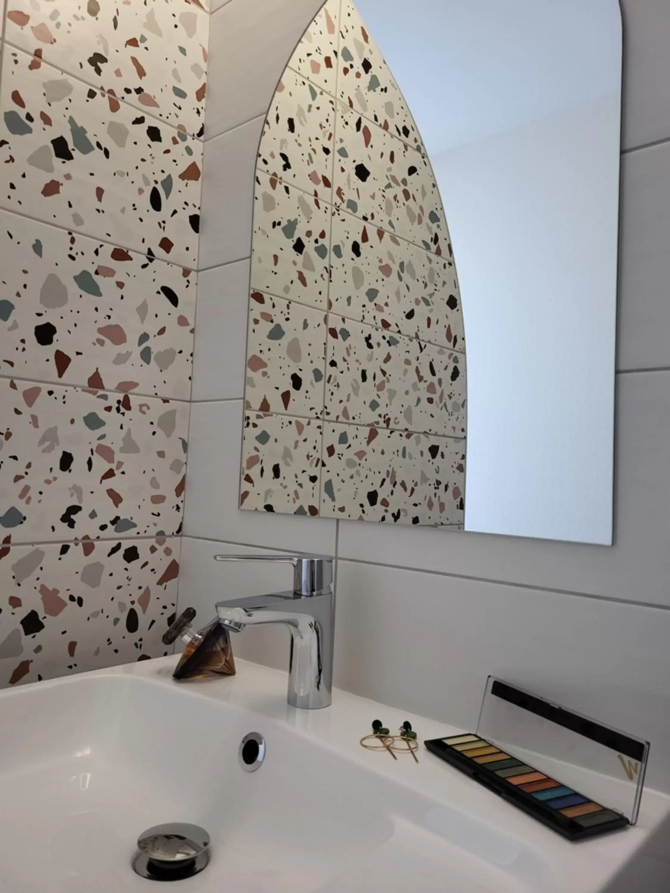 Bathroom in Mage hôtels - Hôtel la grenette - Brasserie Bonté Divine