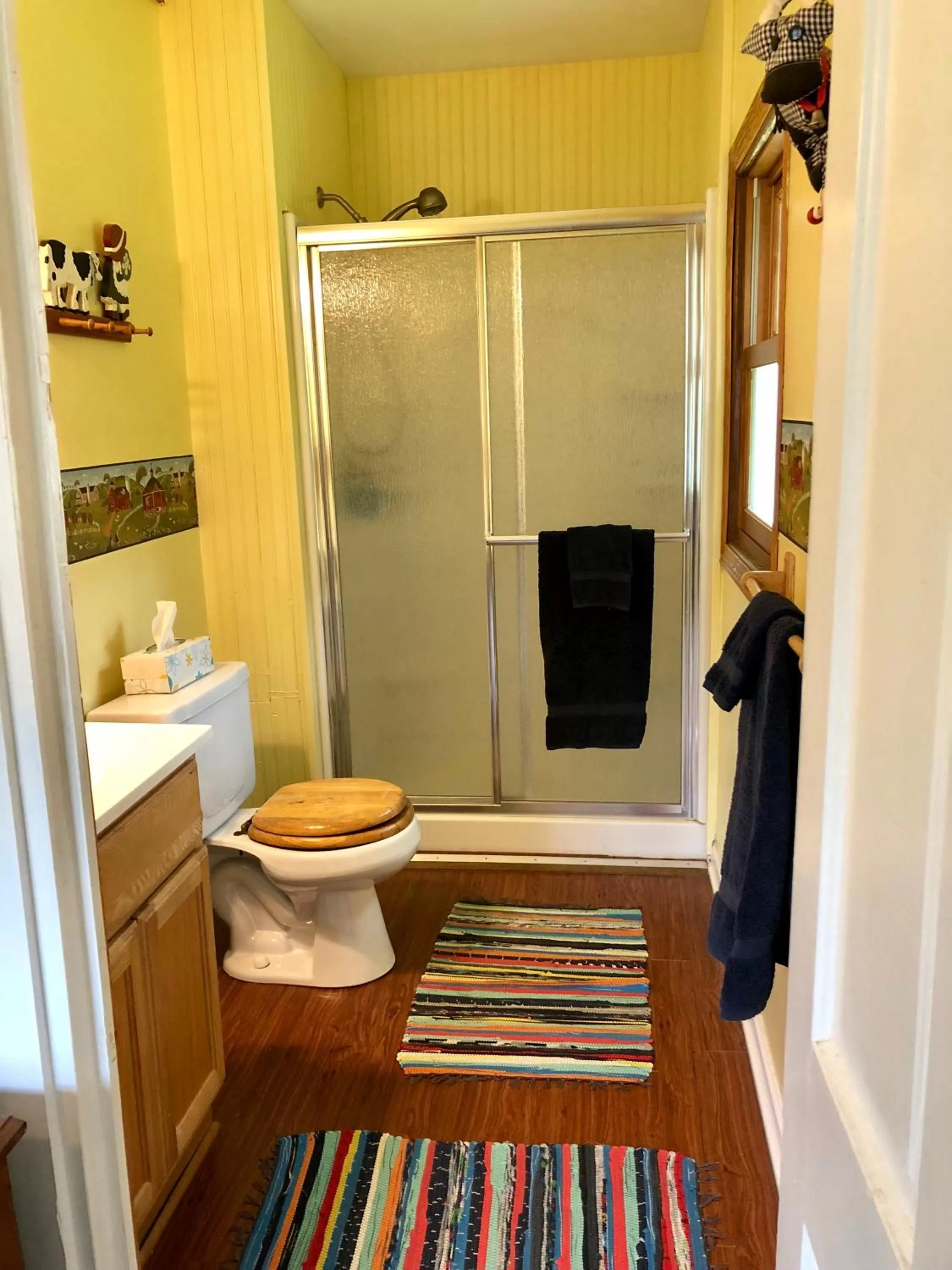 Bathroom in Rainbow Ridge Farms