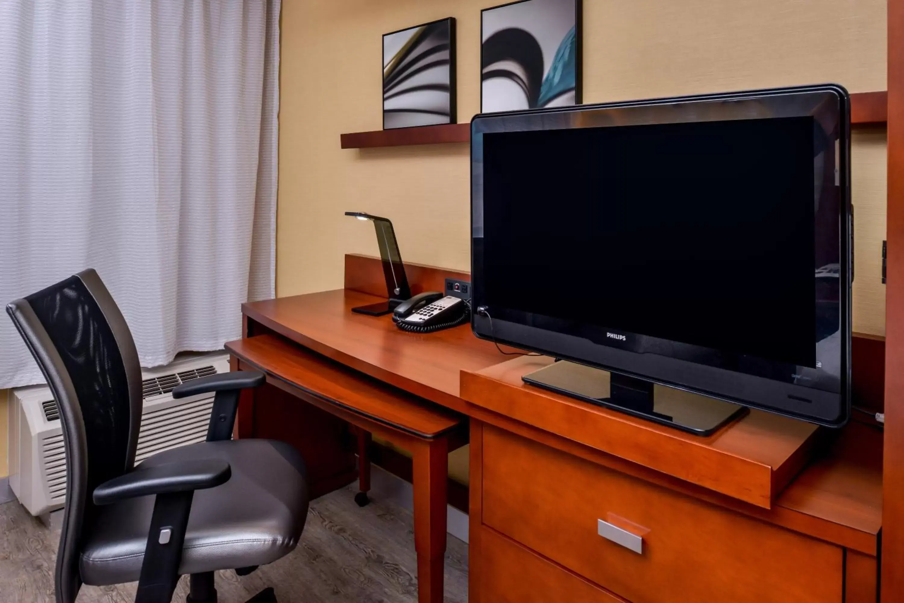 Guests, TV/Entertainment Center in Courtyard by Marriott Victorville Hesperia