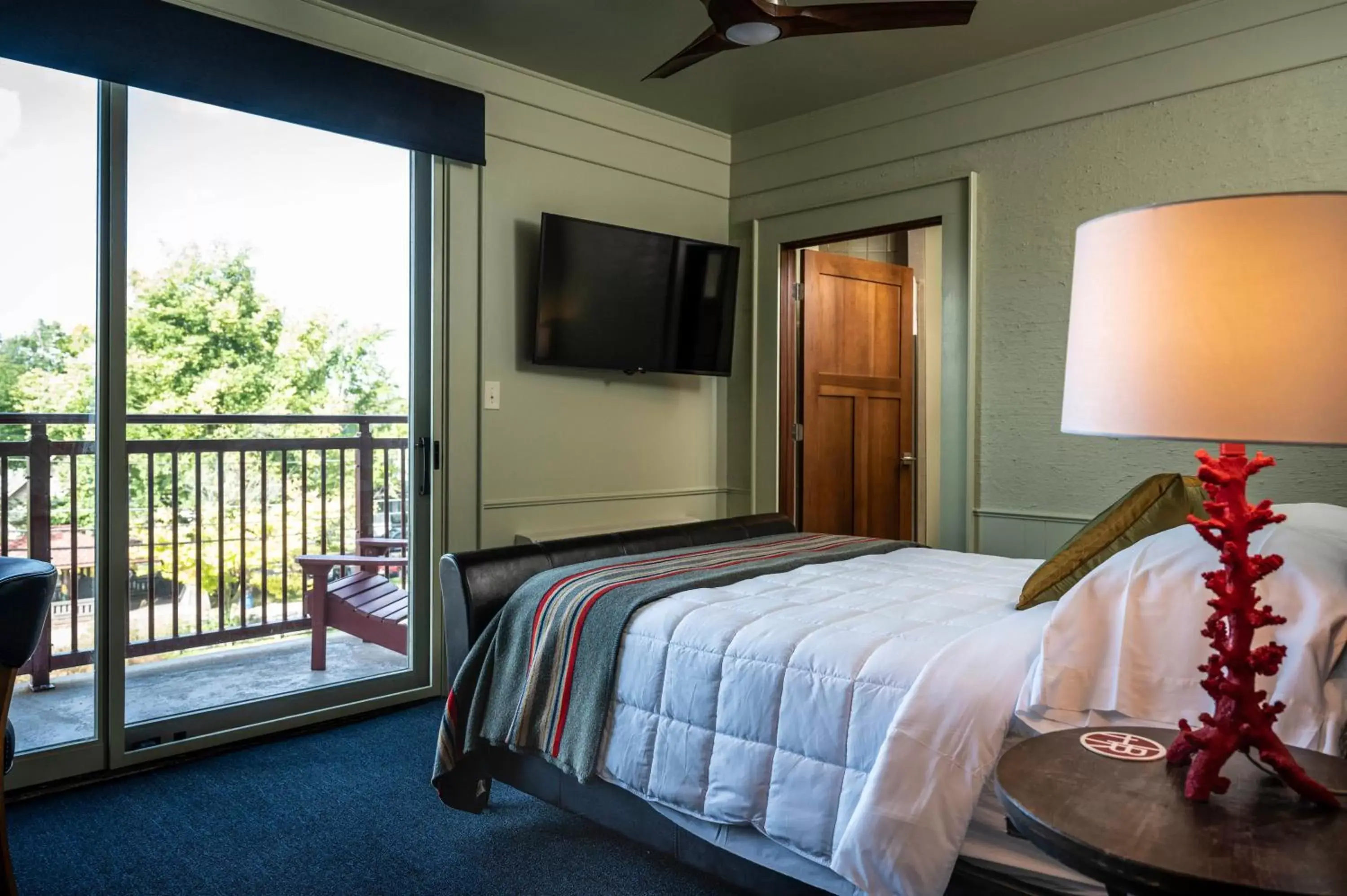 Photo of the whole room, Bed in Hotel Broad Ripple