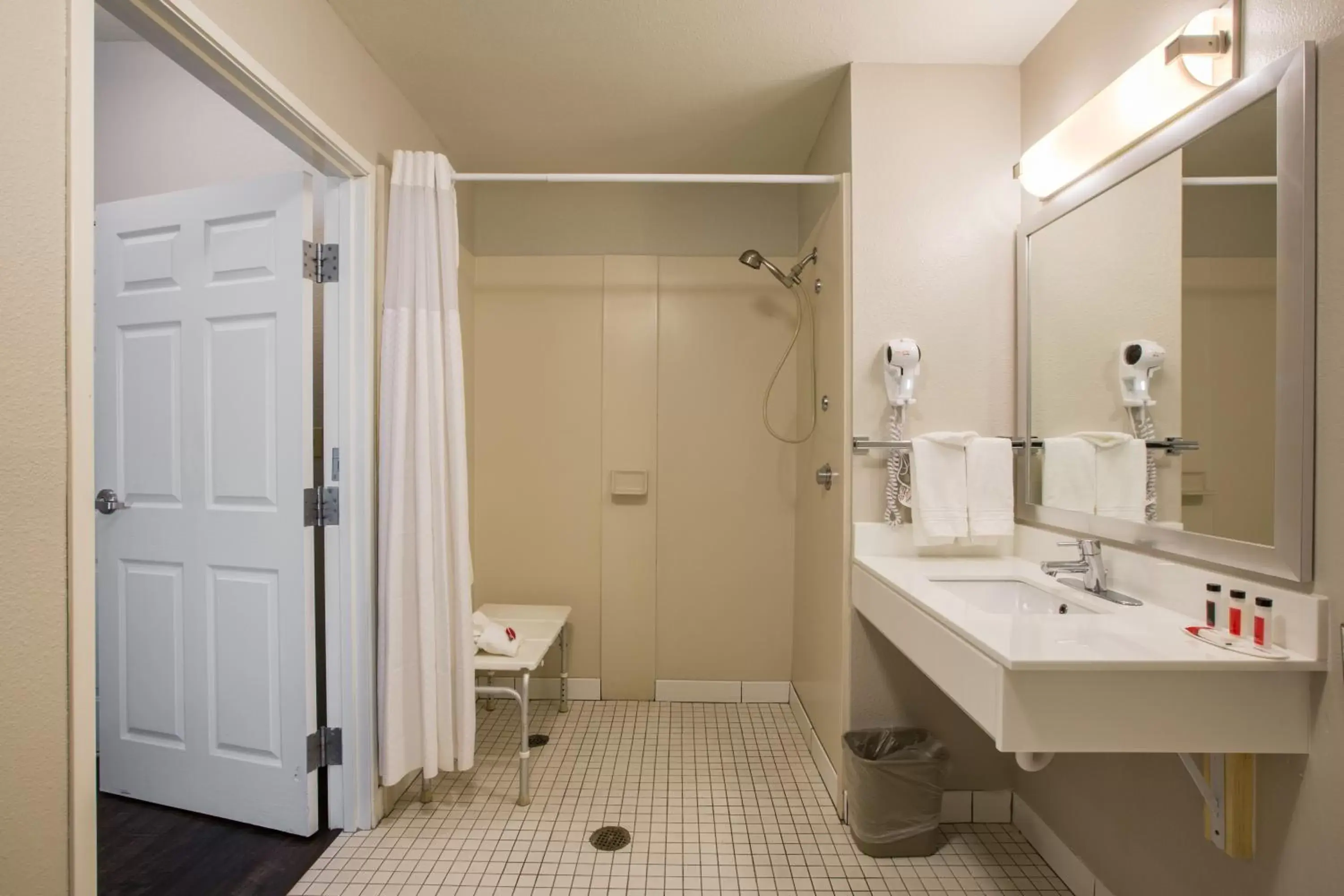 Shower, Bathroom in Baymont by Wyndham Albuquerque Airport